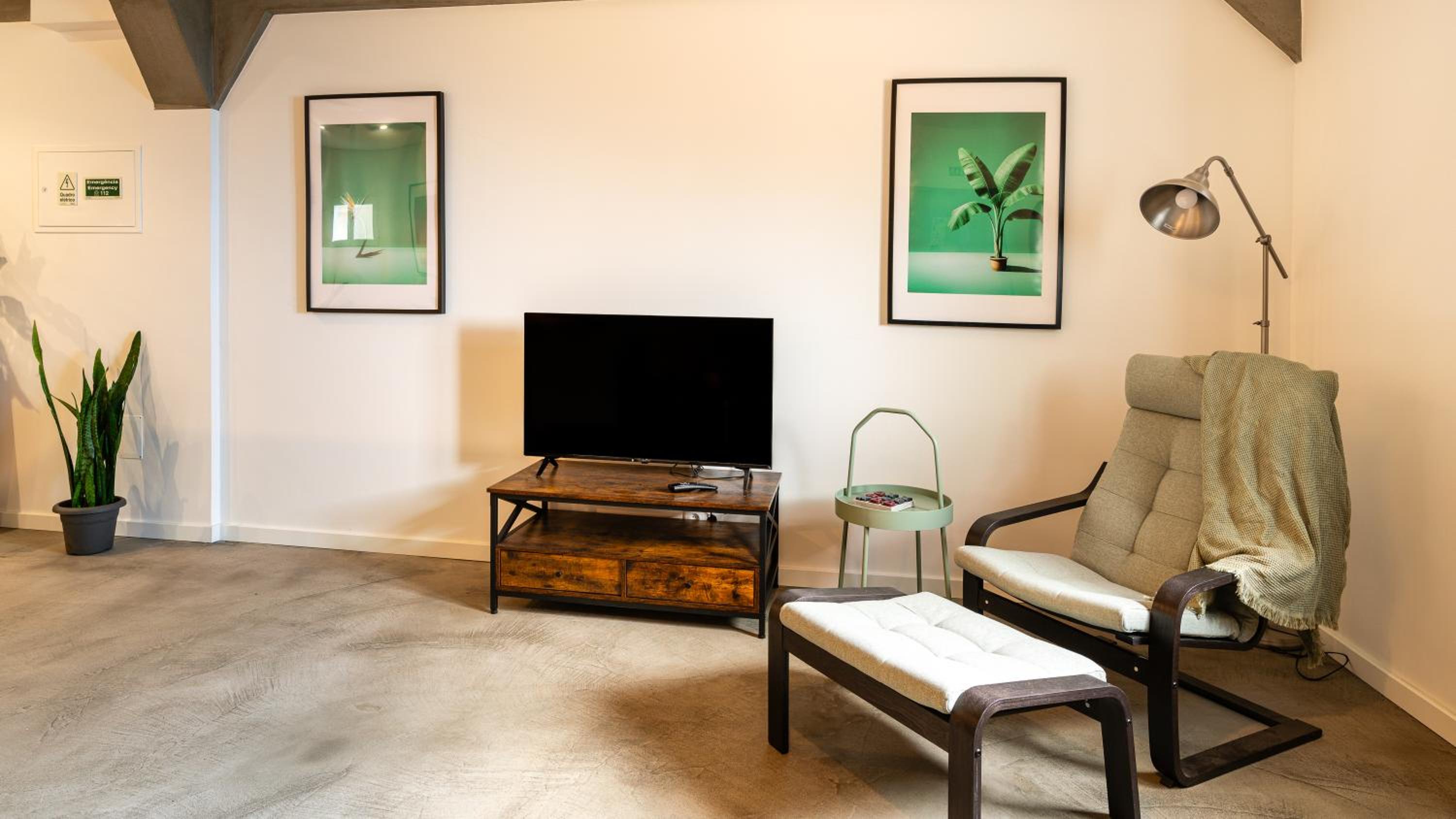 Modern Tropical Hideaway by LovelyStay view 2