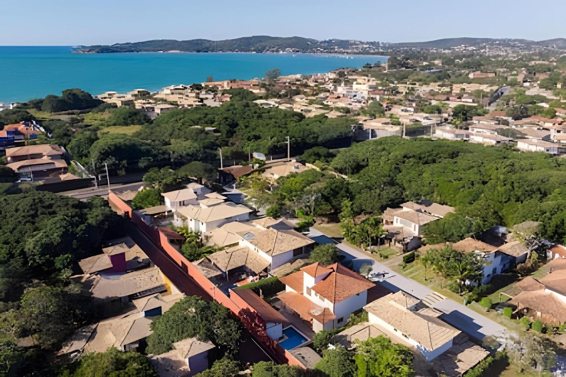 Casa para 14 com piscina privativa perto da Praia de Manguinhos