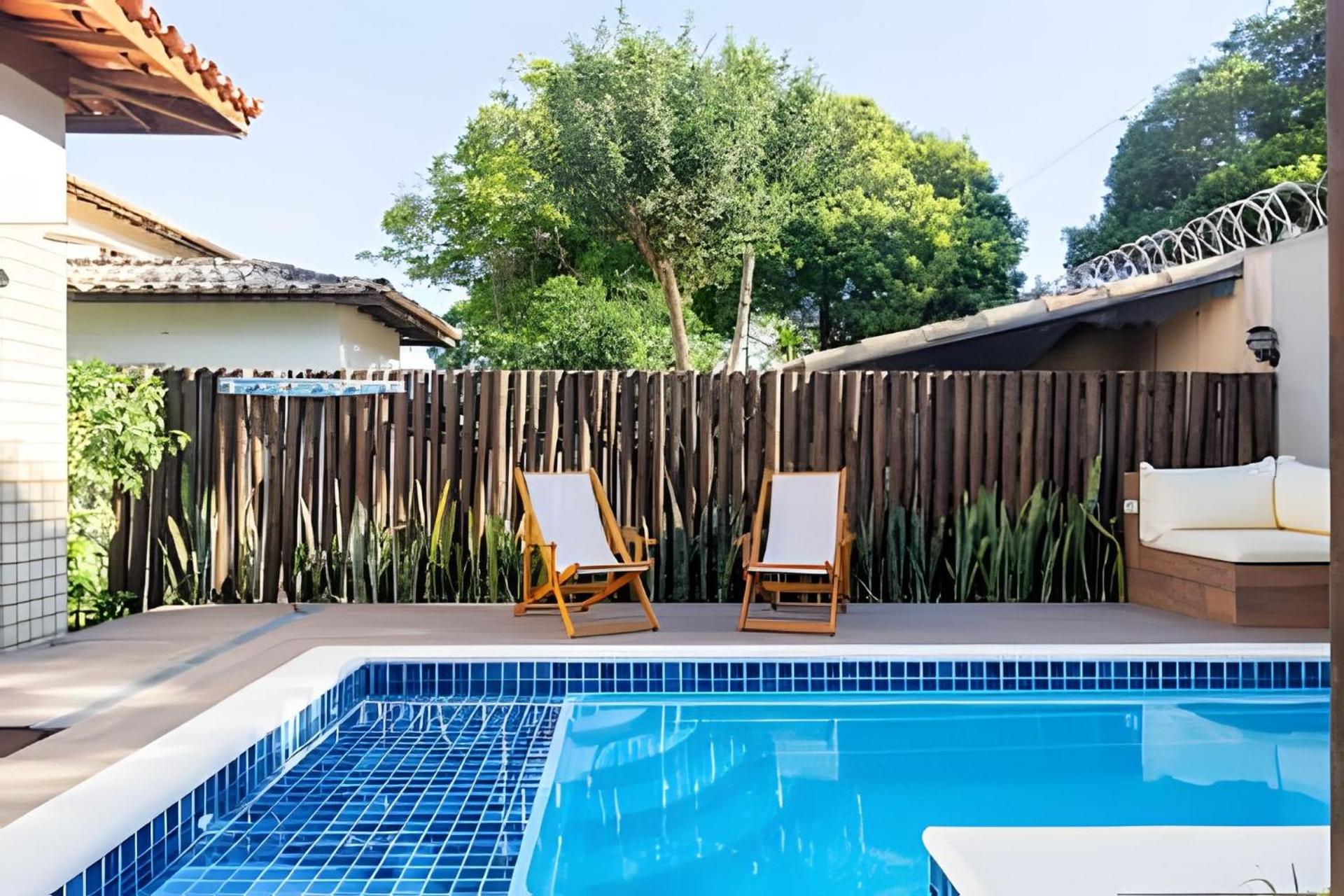 Casa para 14 com piscina privativa perto da Praia de Manguinhos