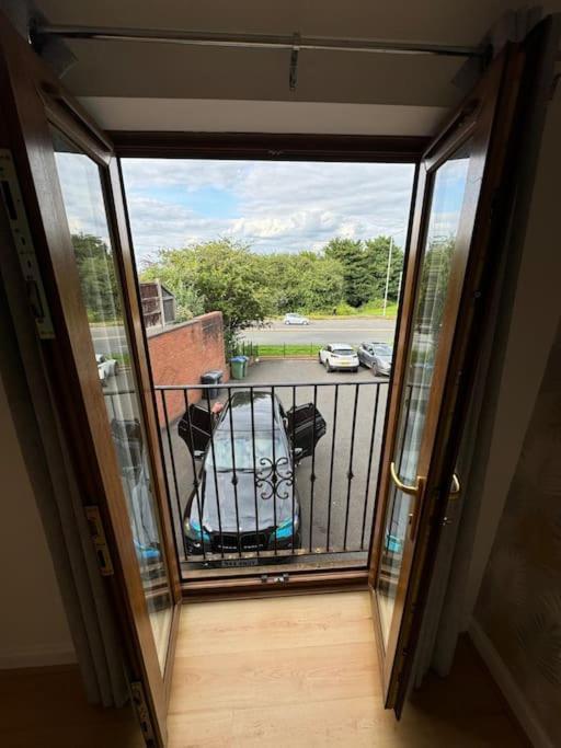 Modern 2-Bedroom Flat By Escape & Estates Short Lets & Serviced Accommodation Oldbury With Free Parking