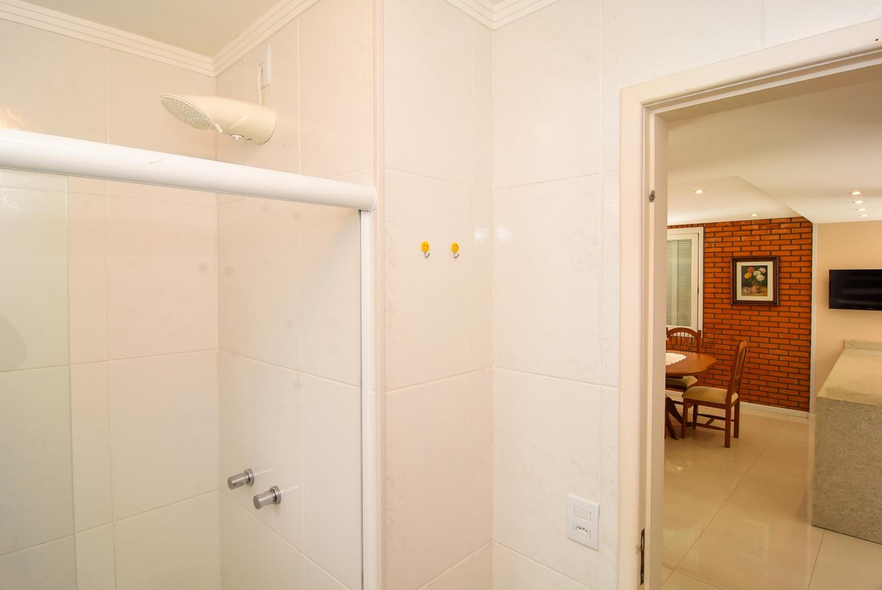 Casa em Cond. Fechado, poucos passos da Praia P539