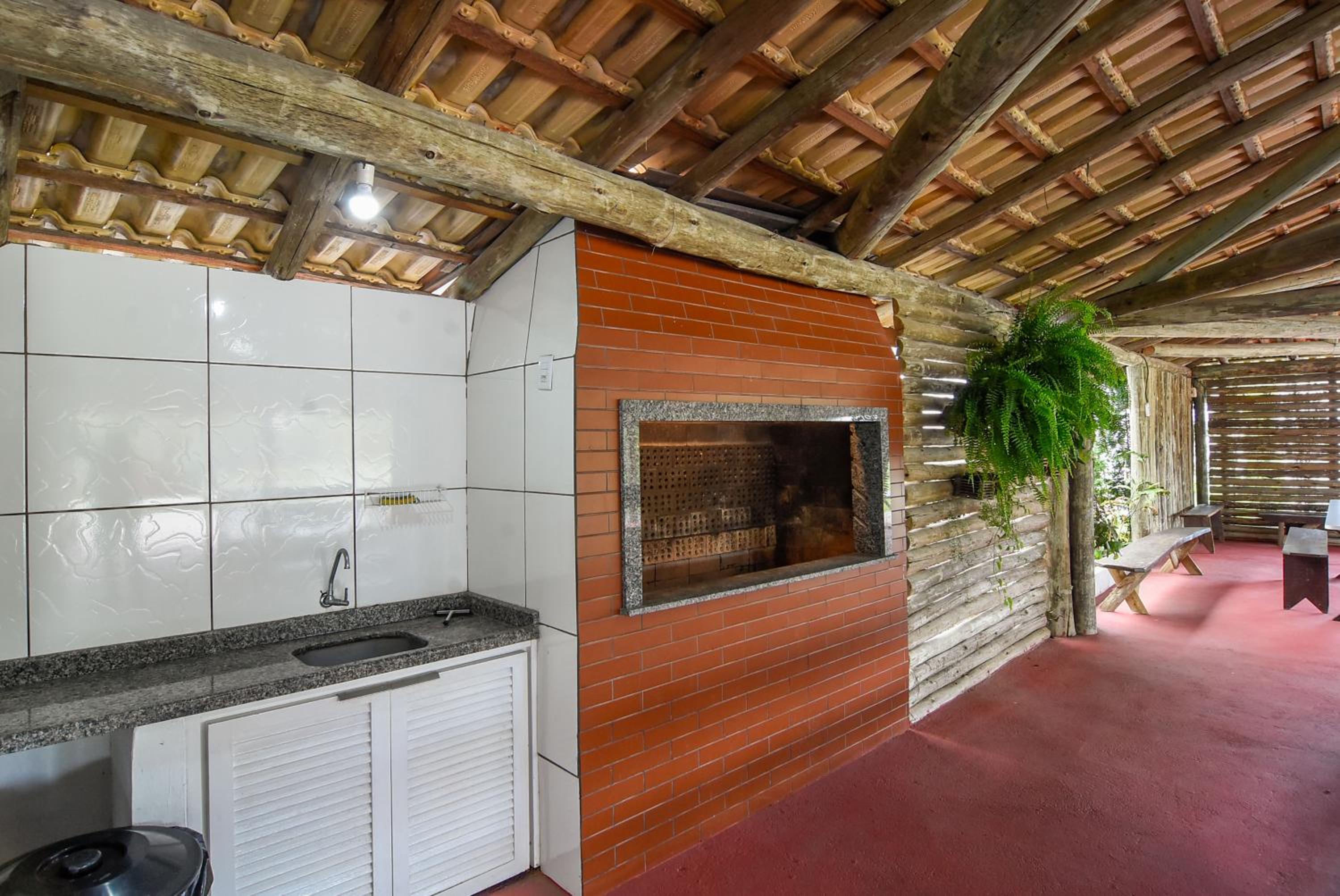 Casa em Cond. Fechado, poucos passos da Praia P539