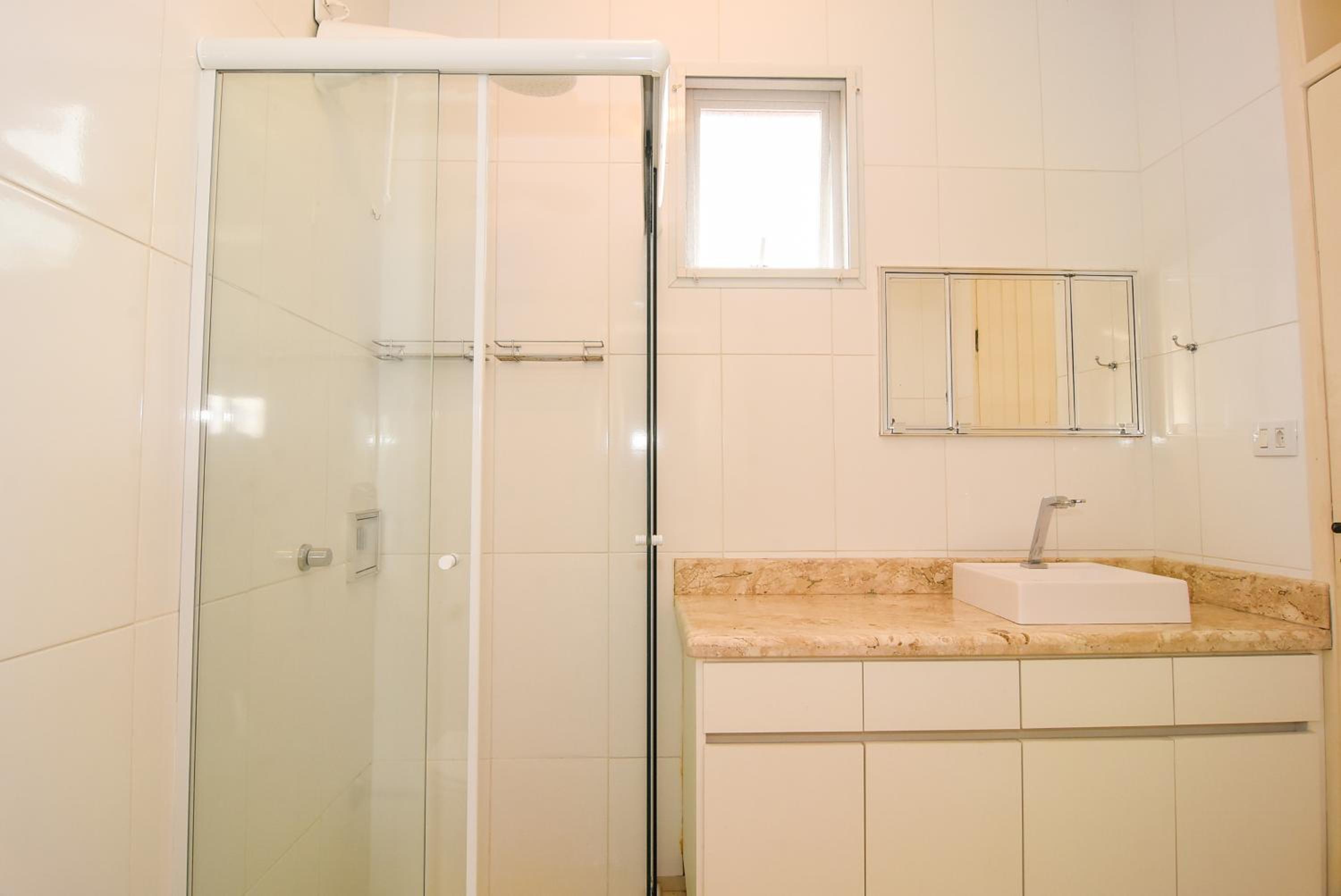 Casa em Cond. Fechado, poucos passos da Praia P539
