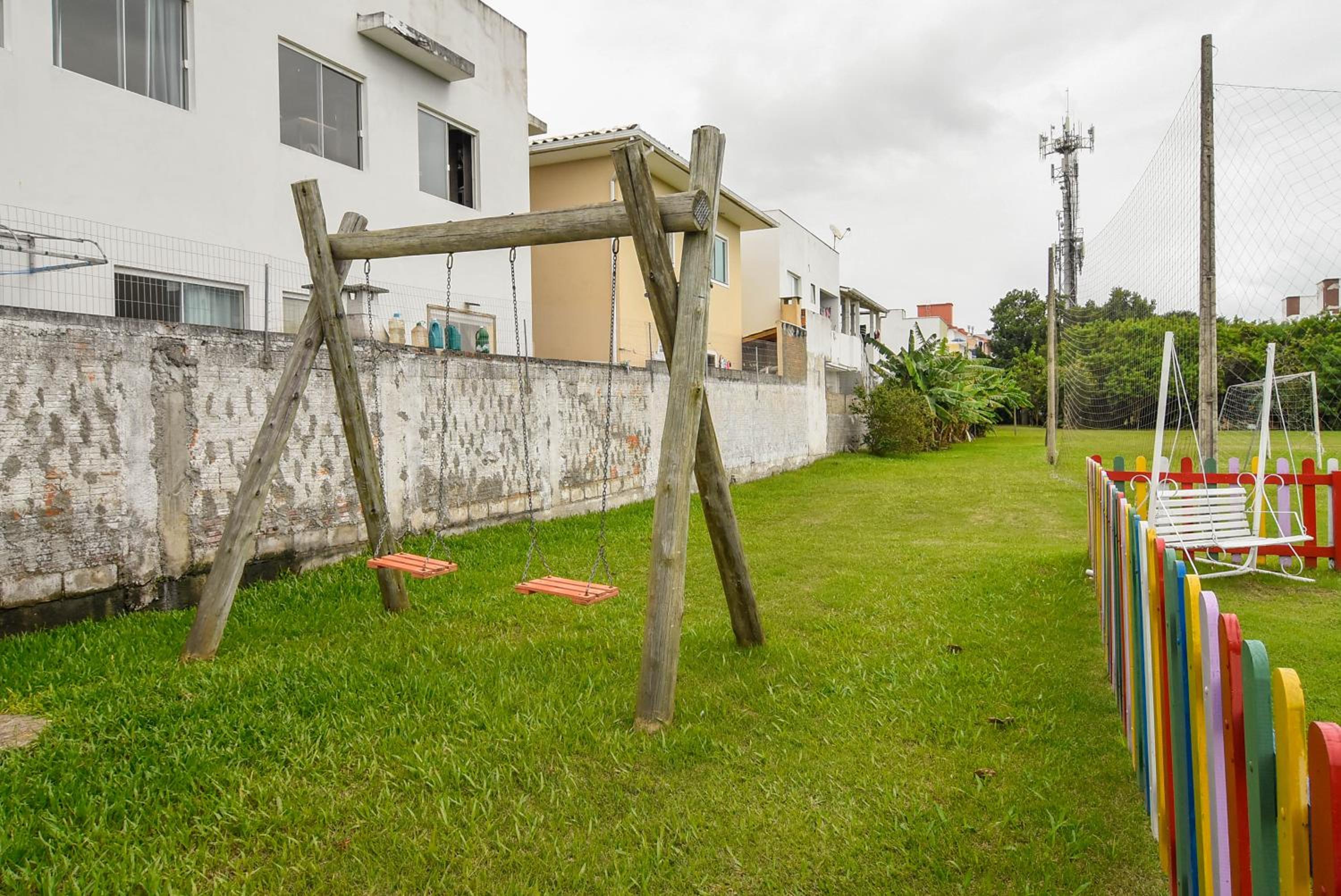 Casa em Cond. Fechado, poucos passos da Praia P539