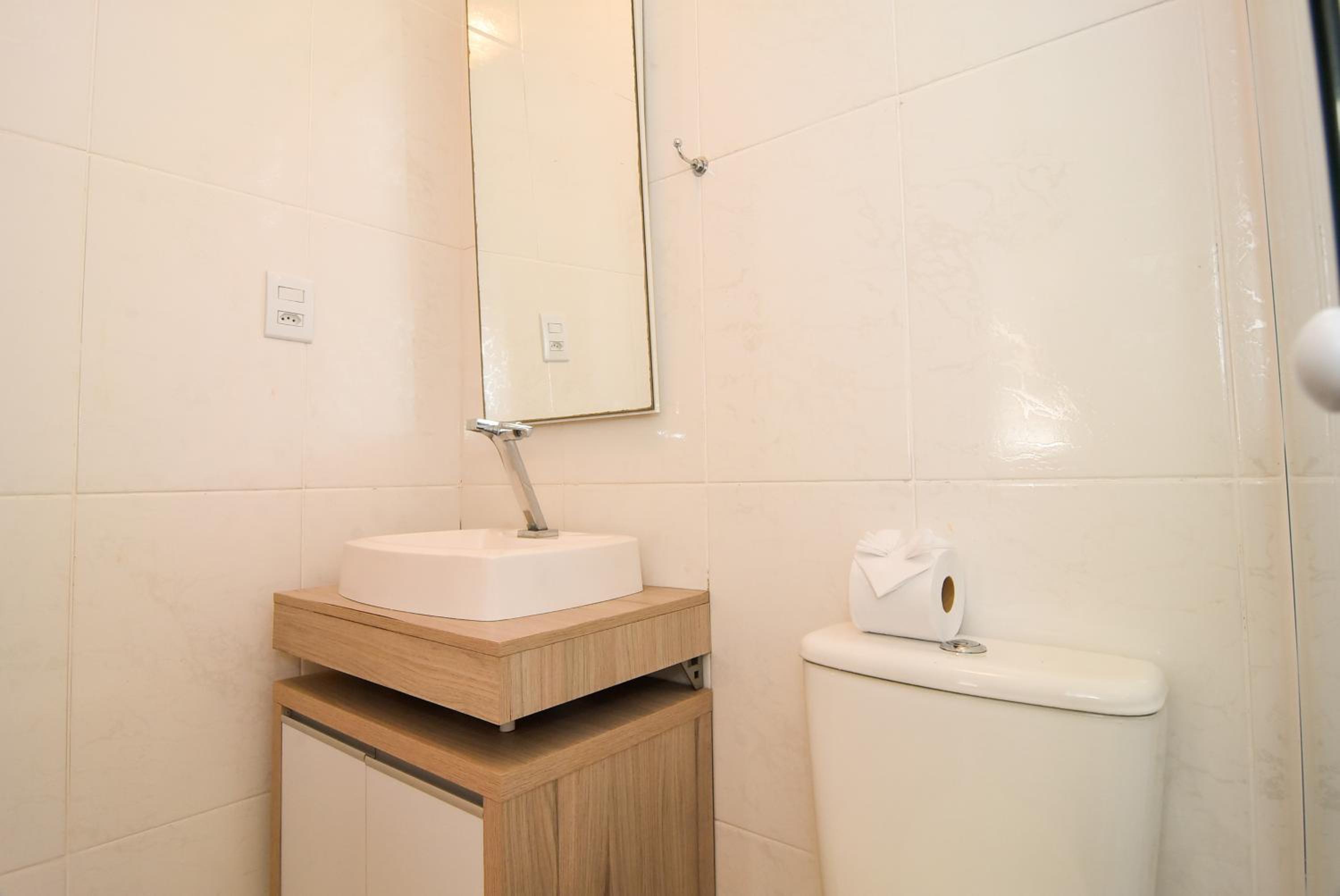 Casa em Cond. Fechado, poucos passos da Praia P539