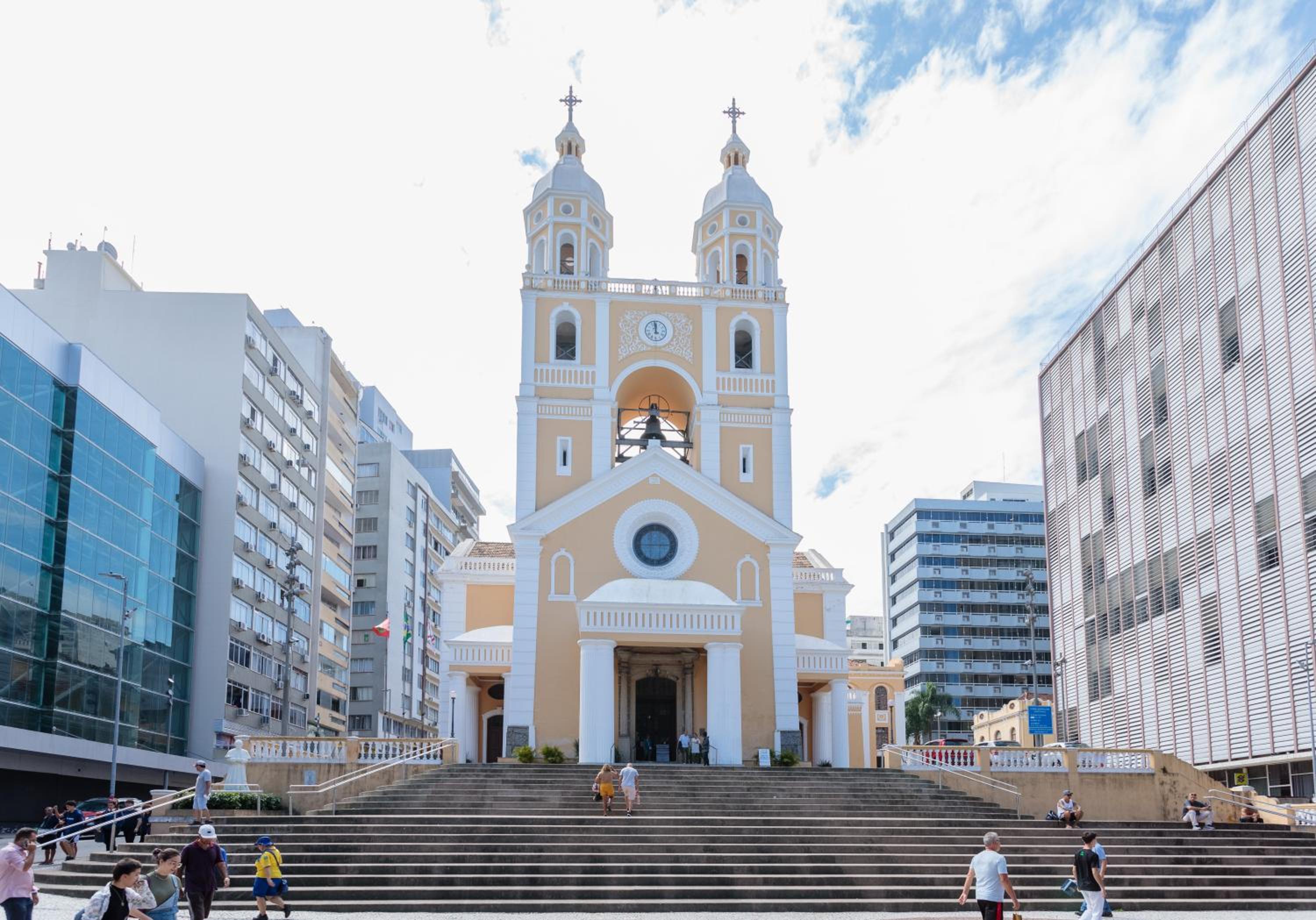 Bonito & Confortável a 600m do Centro Sul VZ1319