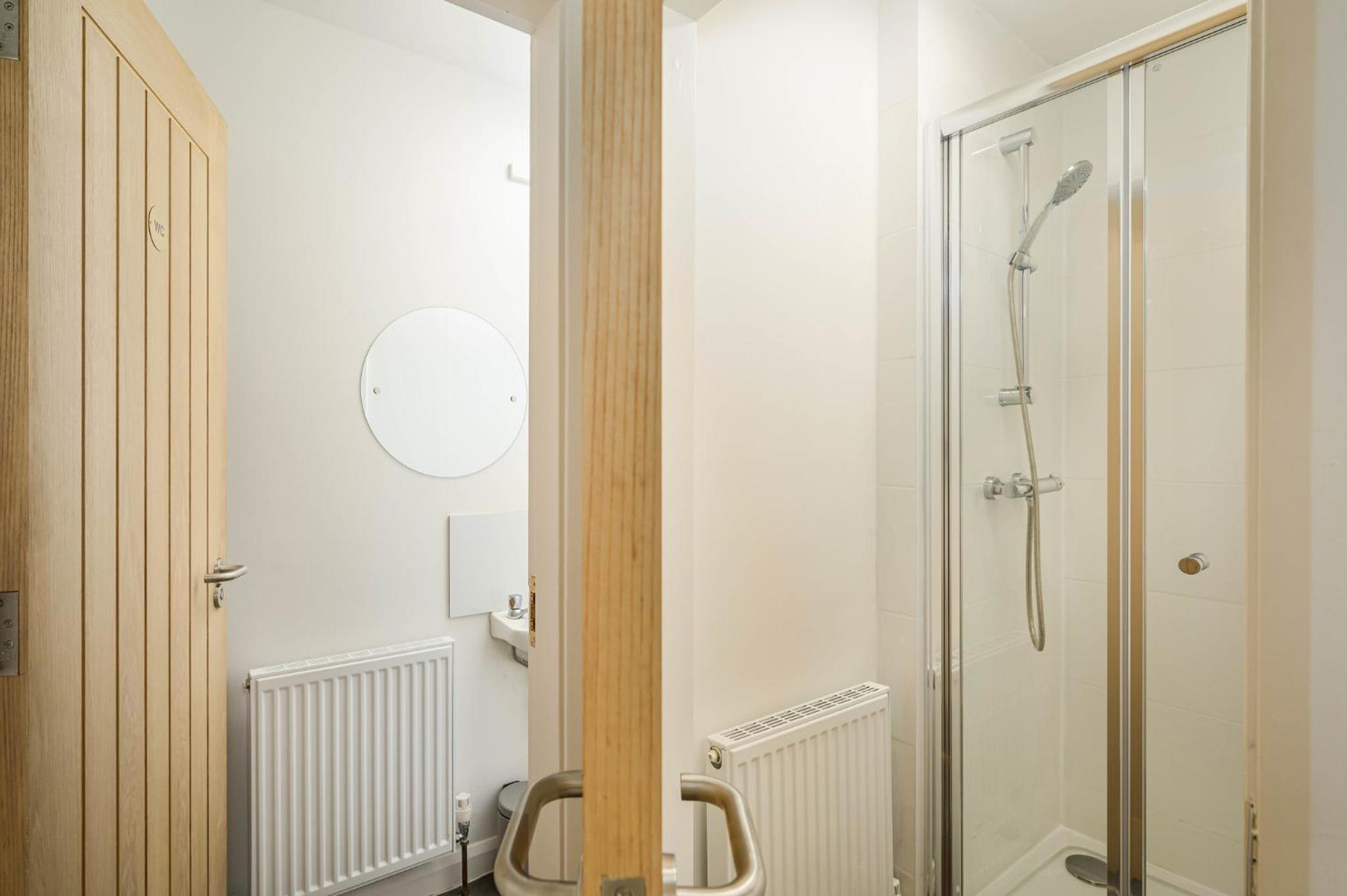 Amelias Retreat - Contractors 4 Bed House WIFI Free Parking City Centre view 4