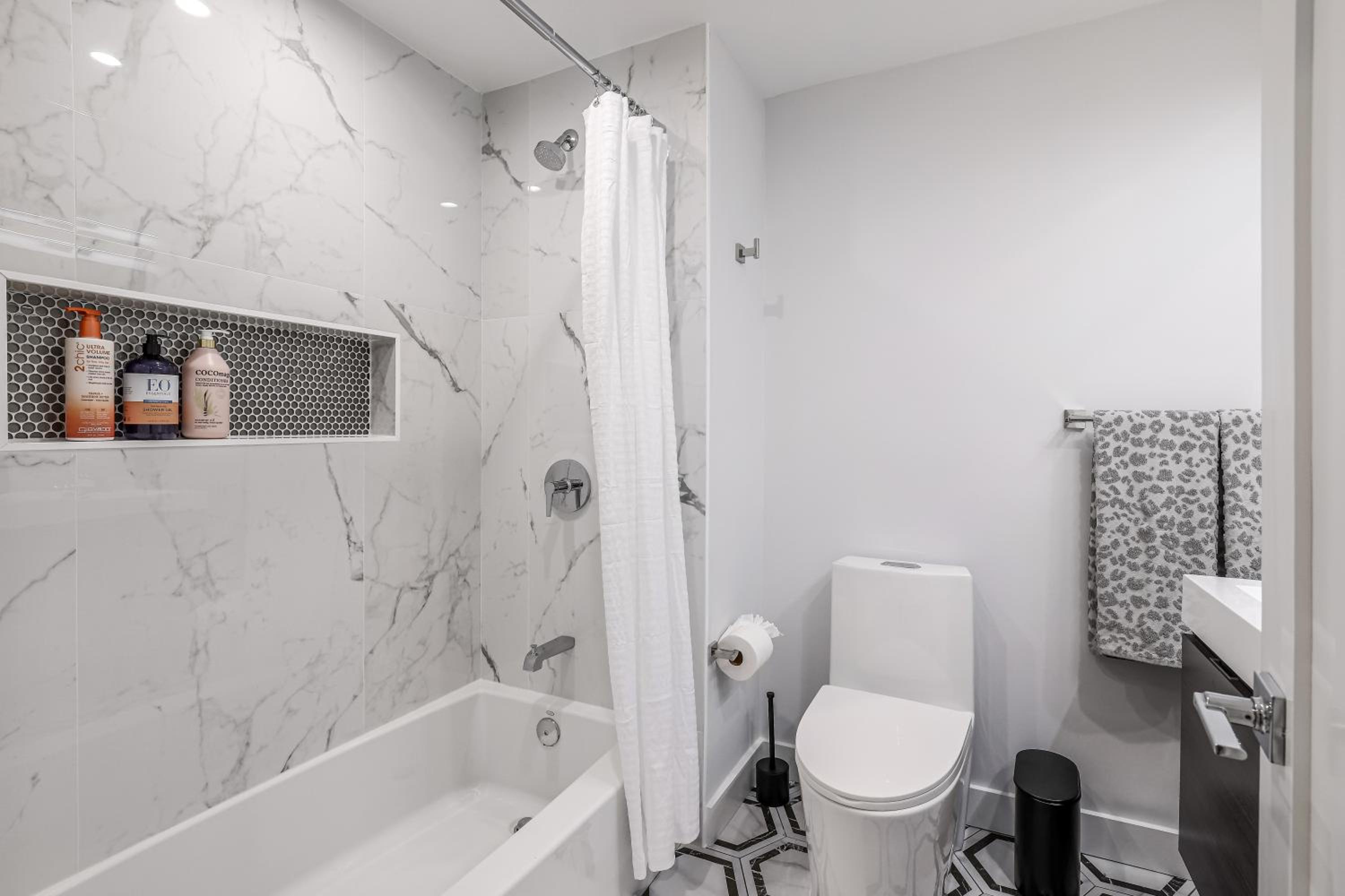 3BR2Bth parking, CambridgeBoston, WD, Subway, AC - Property Image 3