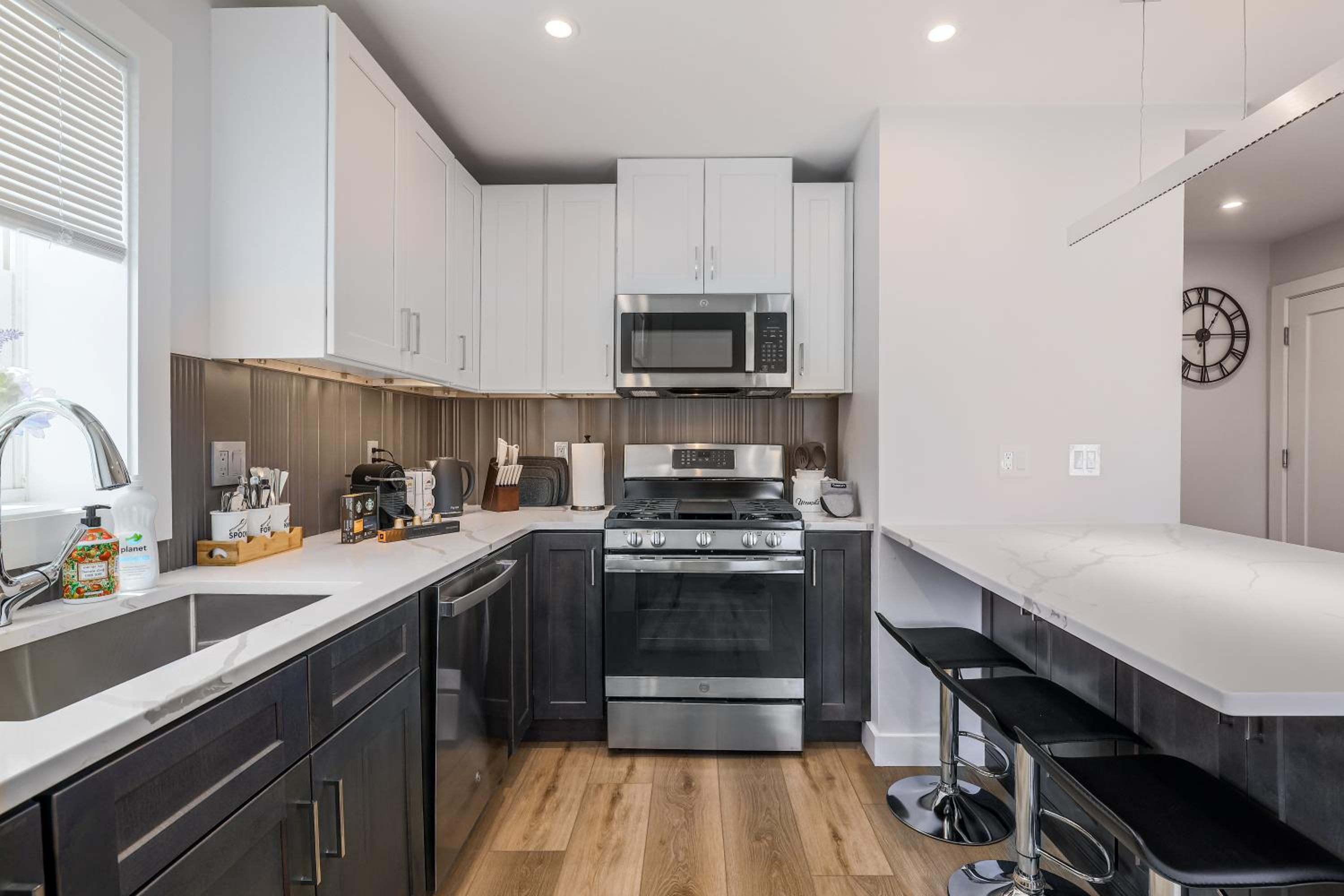 3BR2Bth parking, CambridgeBoston, WD, Subway, AC - Property Image 10