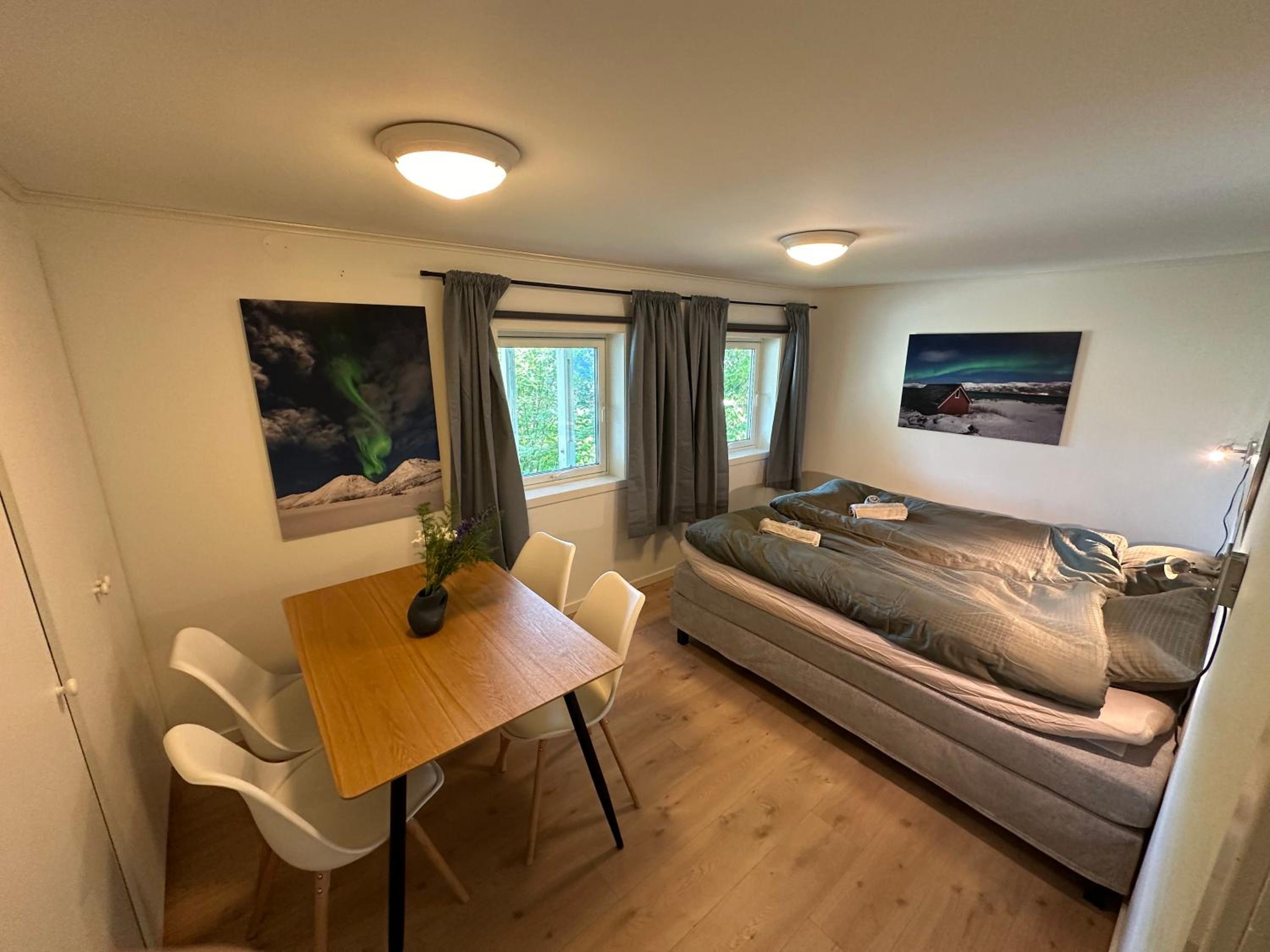 Apartment near city center view 4