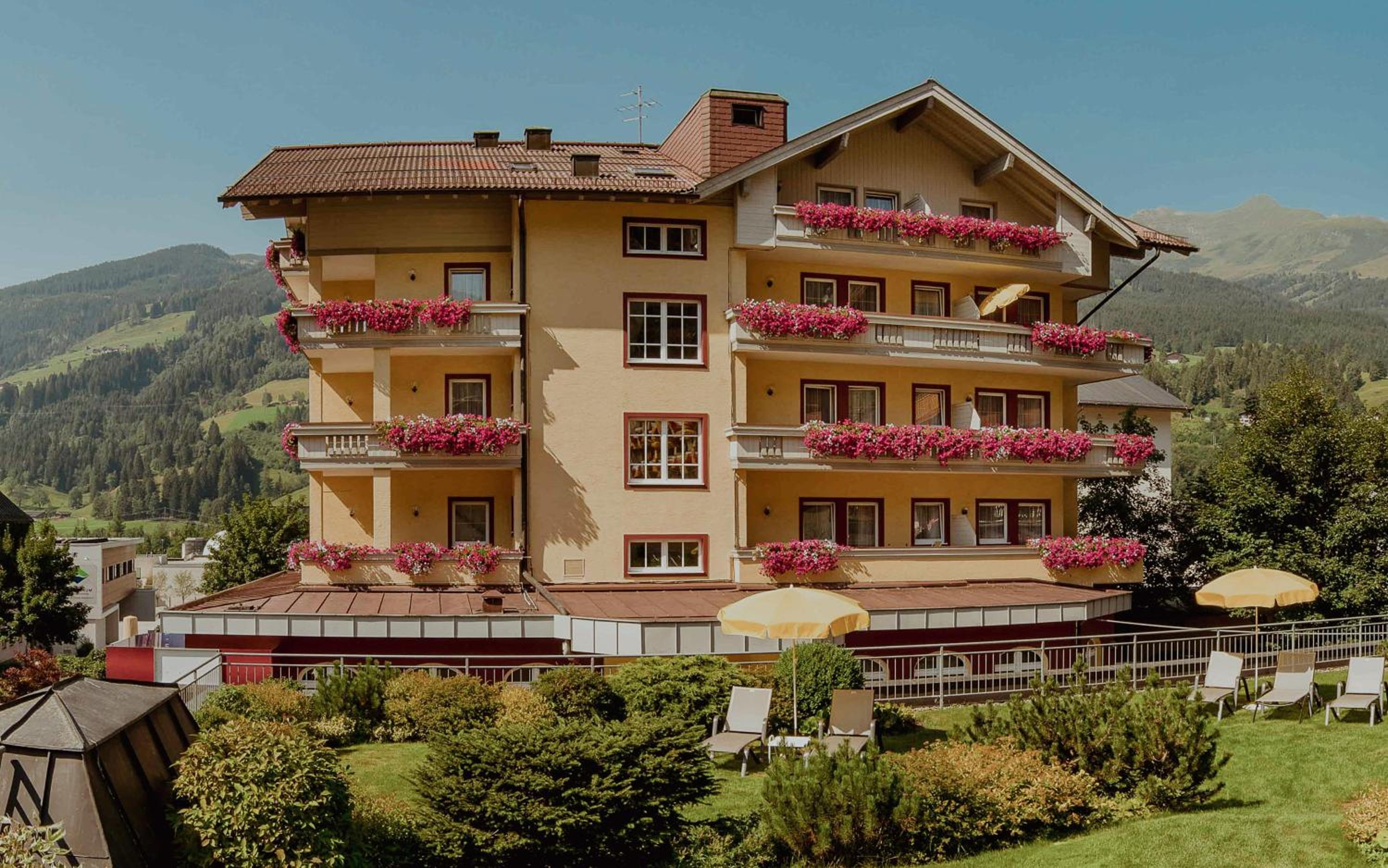 Appartement Hotel Panorama-im Bademantel direkt in die Alpentherme