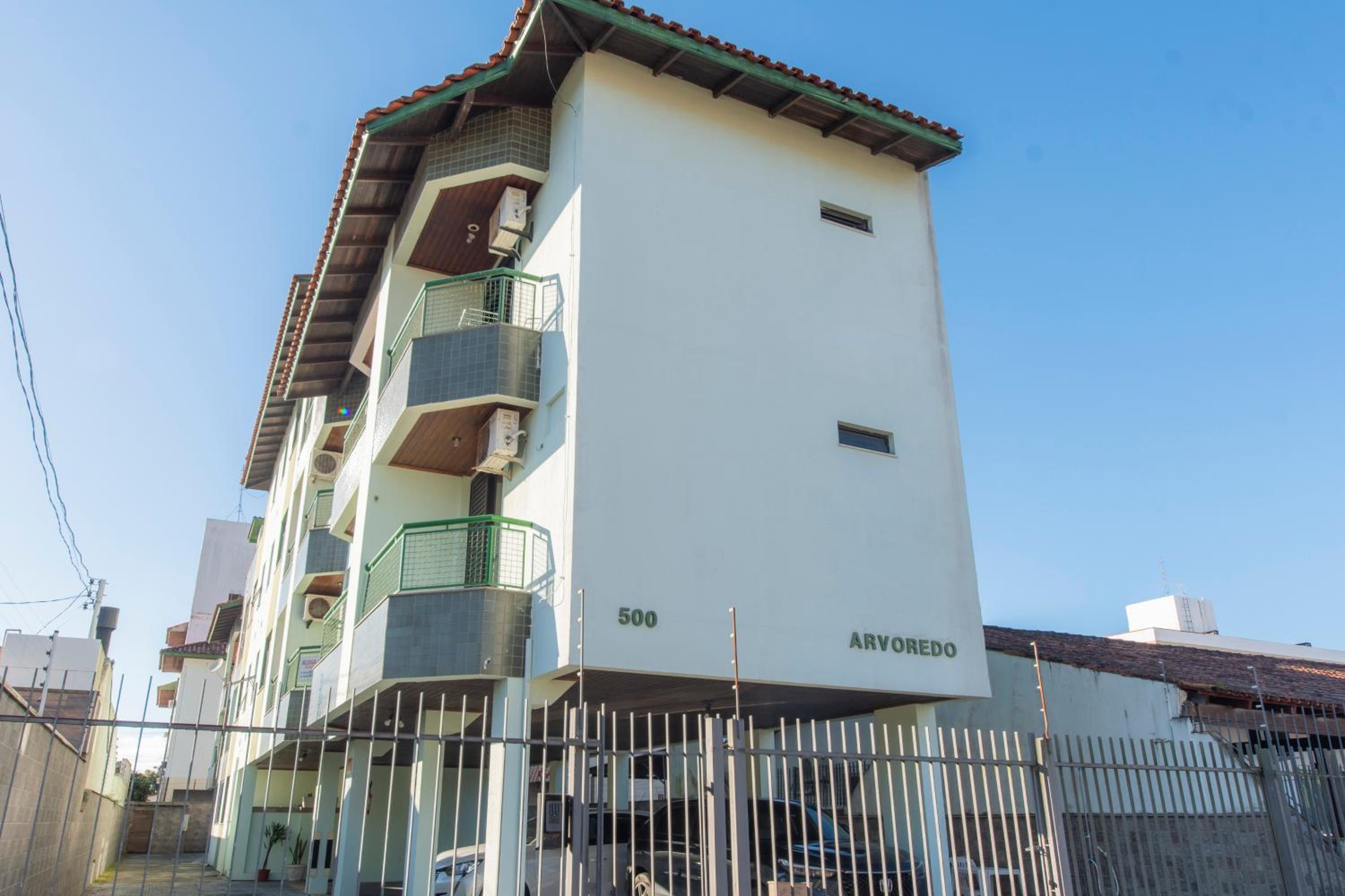 Apto confortável no centro de Canasvieiras YF2045