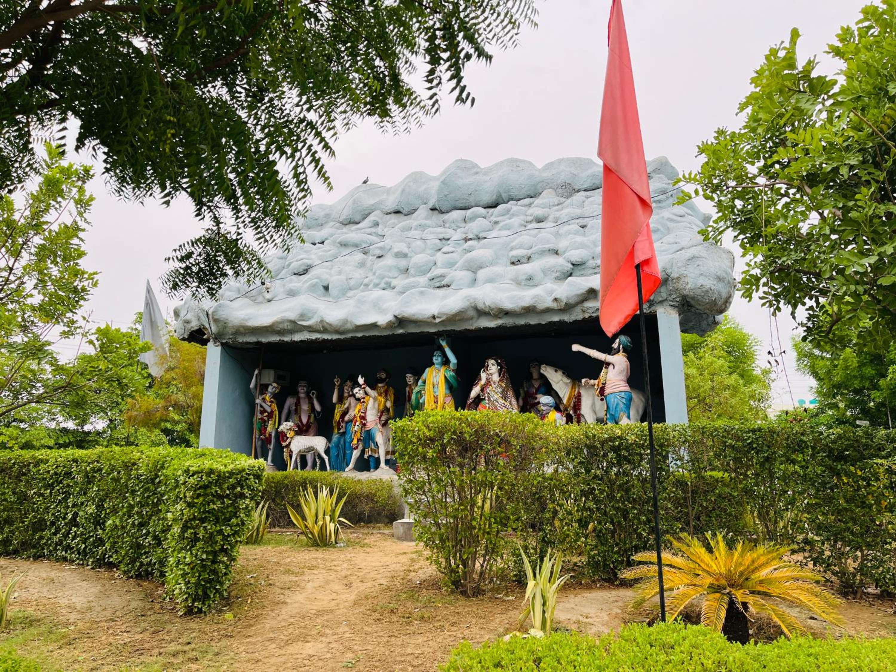 Radha HridayNath Dham - Near Prem mandir view 5