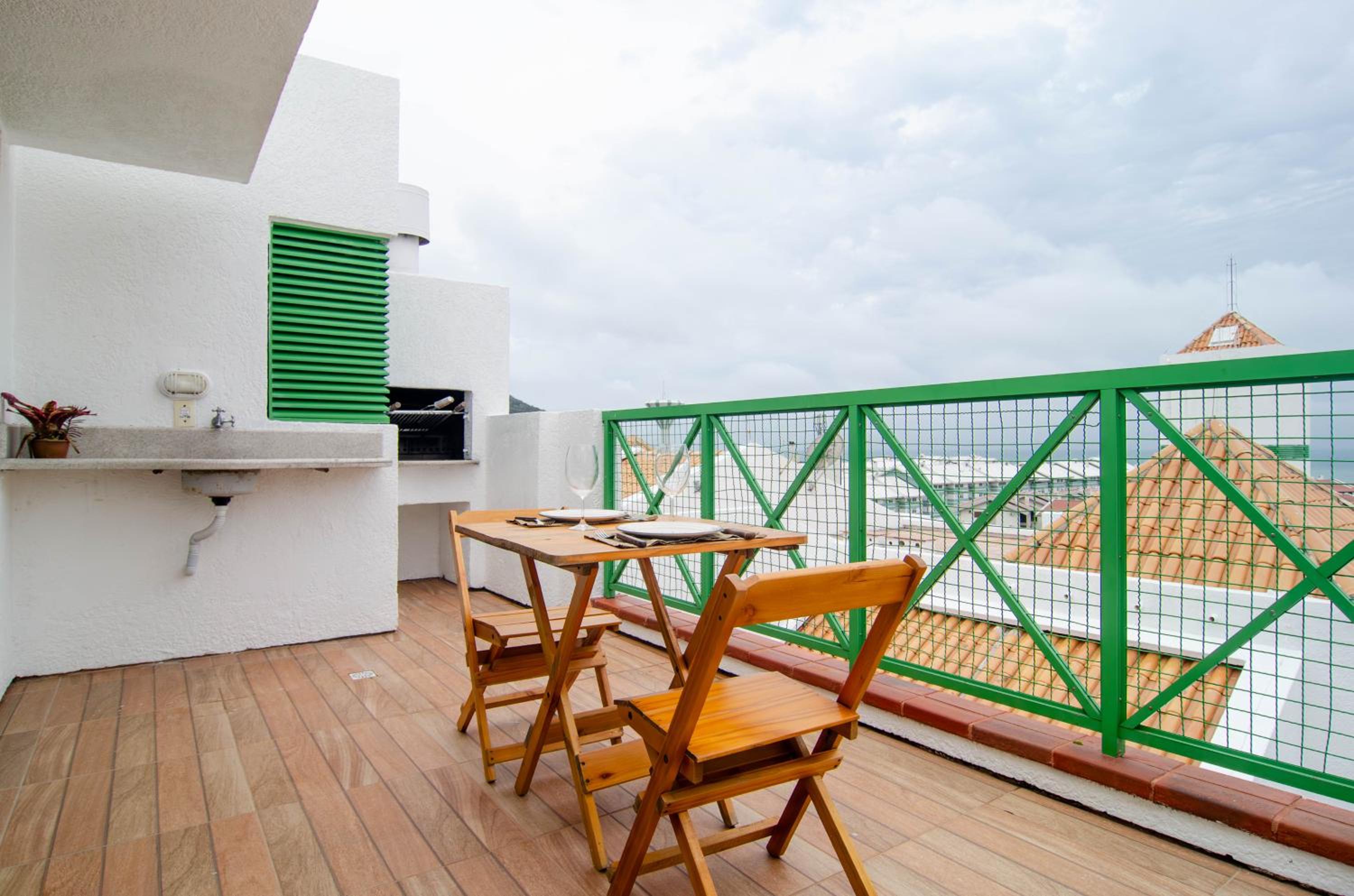 Duplex Vista Mar na Praia Brava YF7387