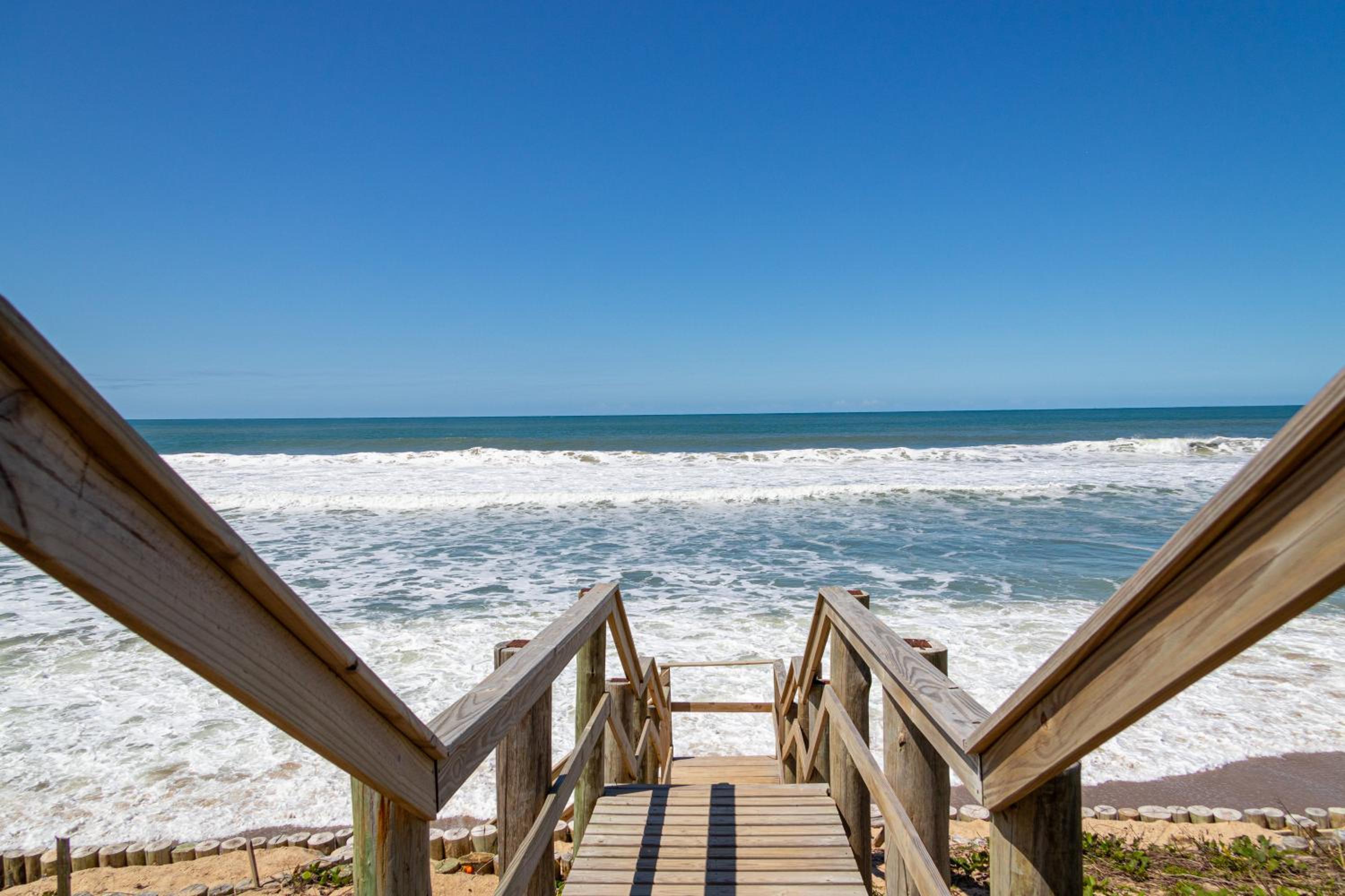 Apartamento com Vista Mar e Acesso a Praia YY4578