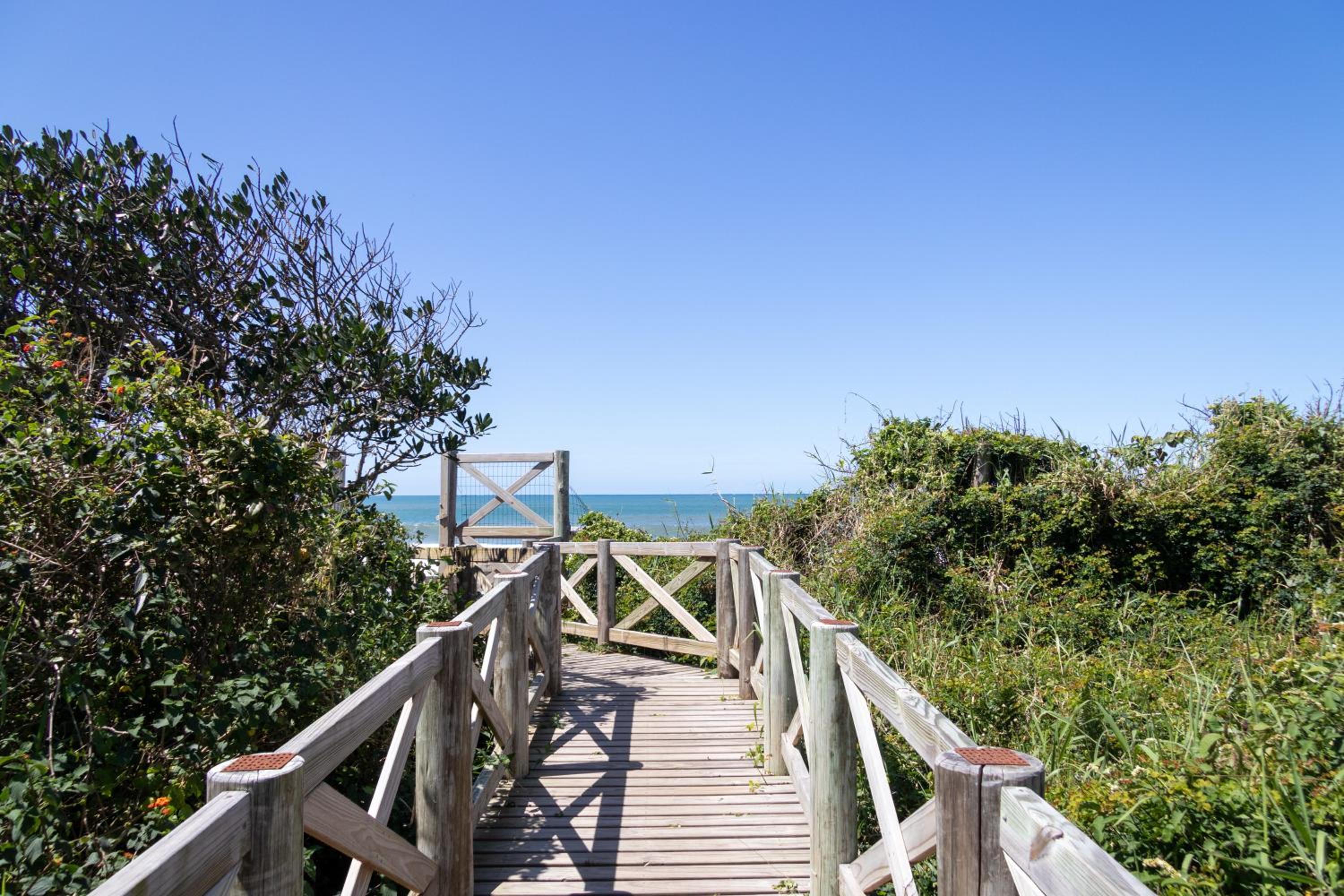 Apartamento com Vista Mar e Acesso a Praia YY4578