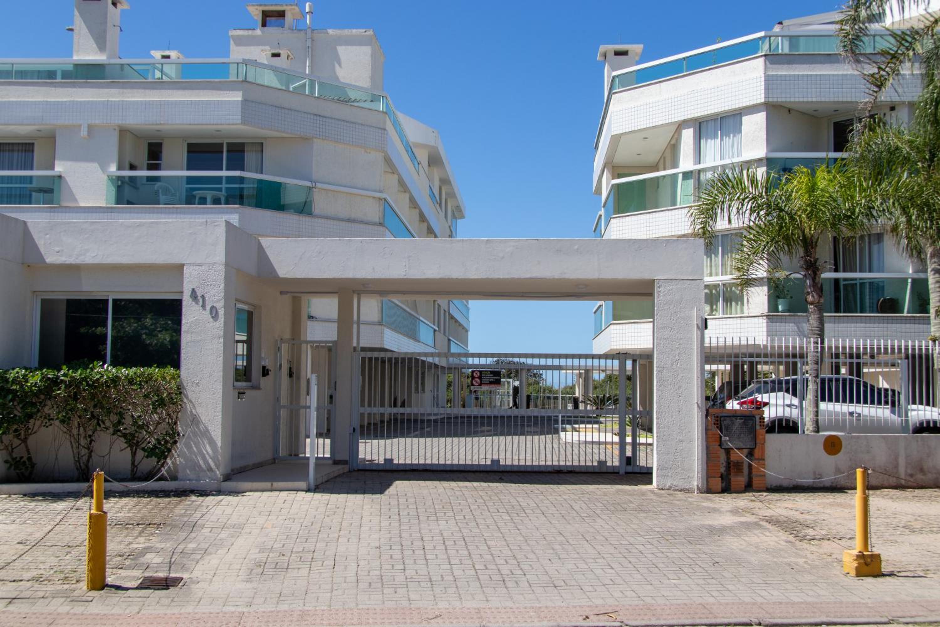 Apartamento com Vista Mar e Acesso a Praia YY4578