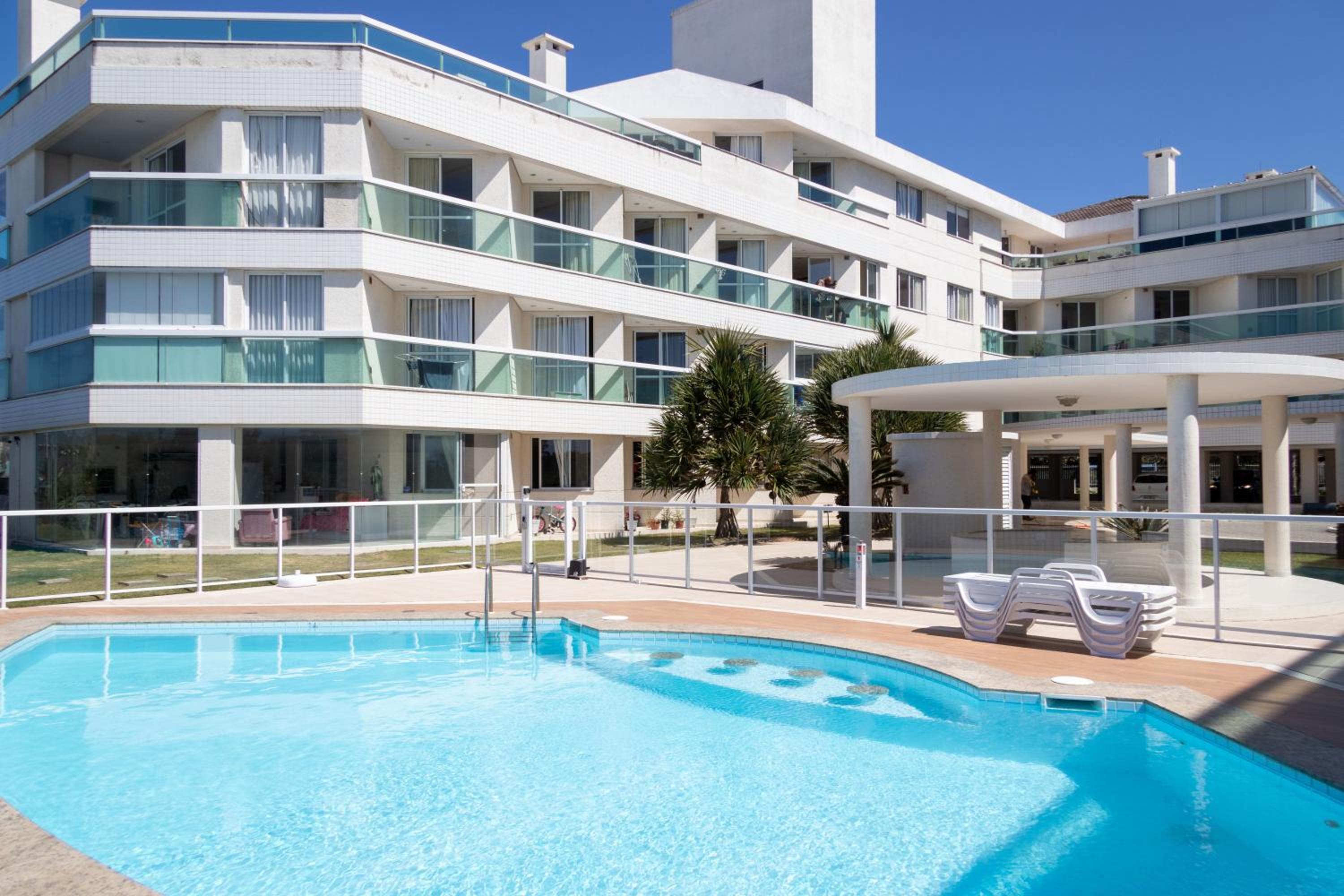 Apartamento com Vista Mar e Acesso a Praia YY4578
