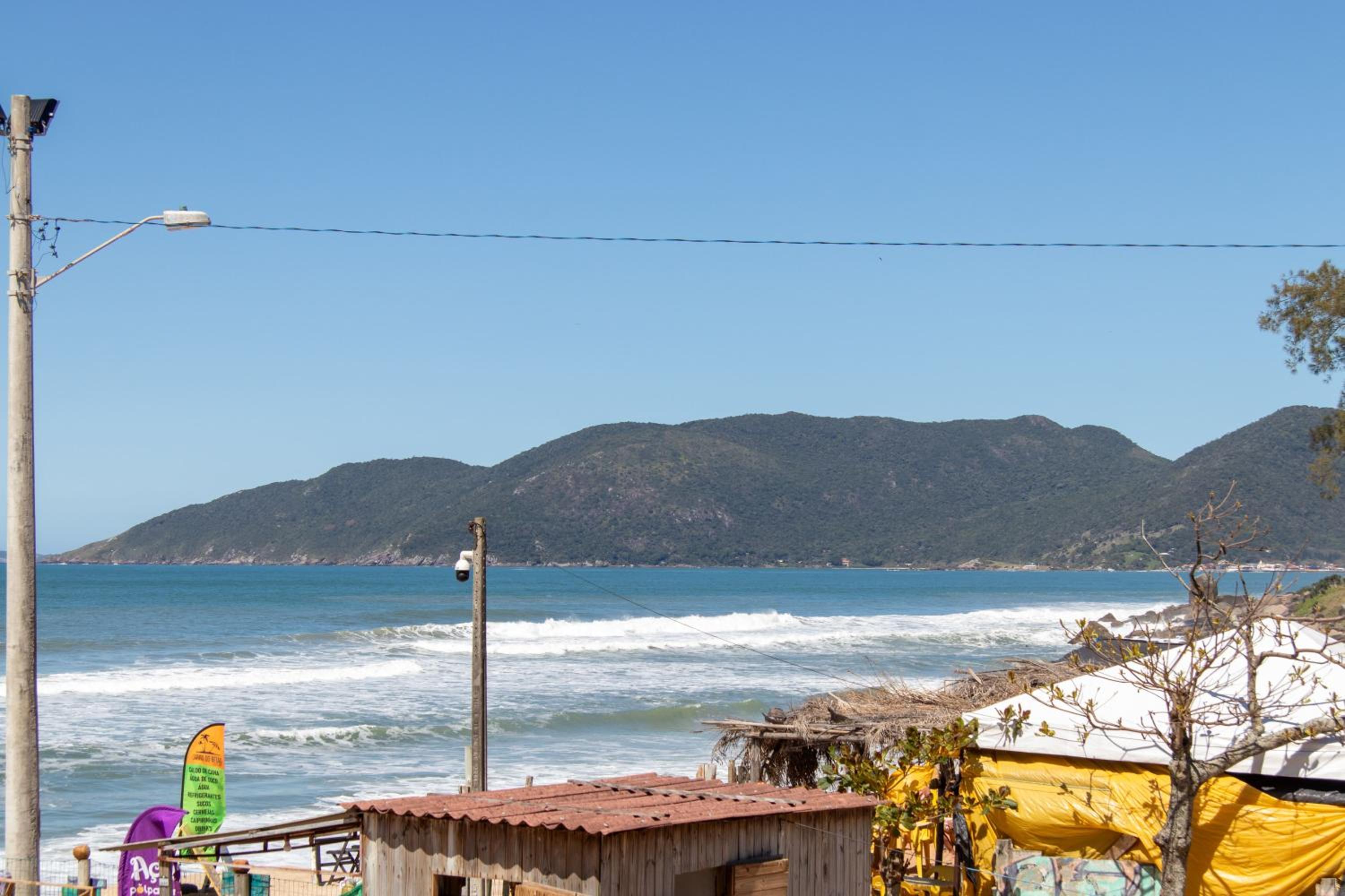 Apartamento com Vista Mar e Acesso a Praia YY4578