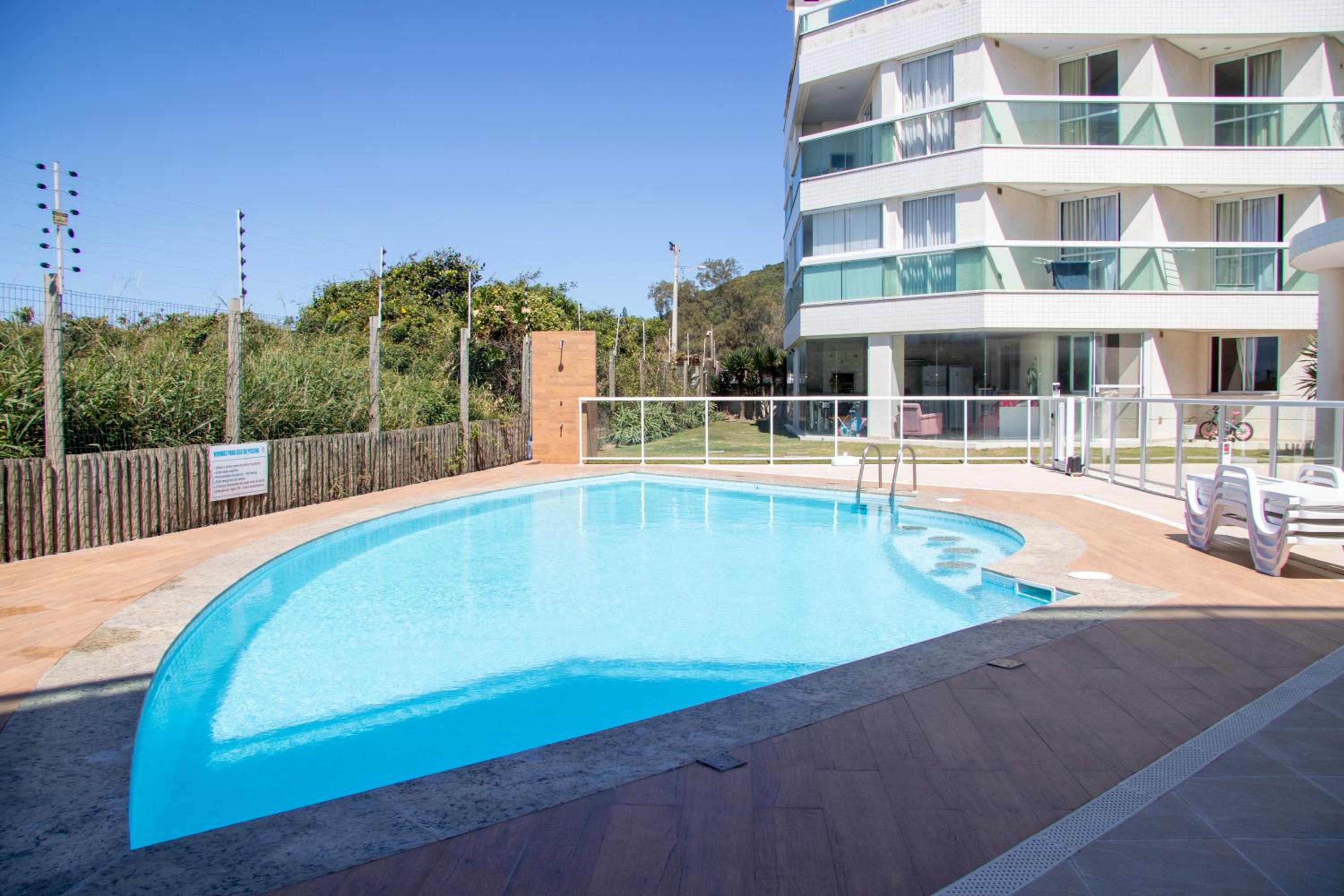 Apartamento com Vista Mar e Acesso a Praia YY4578