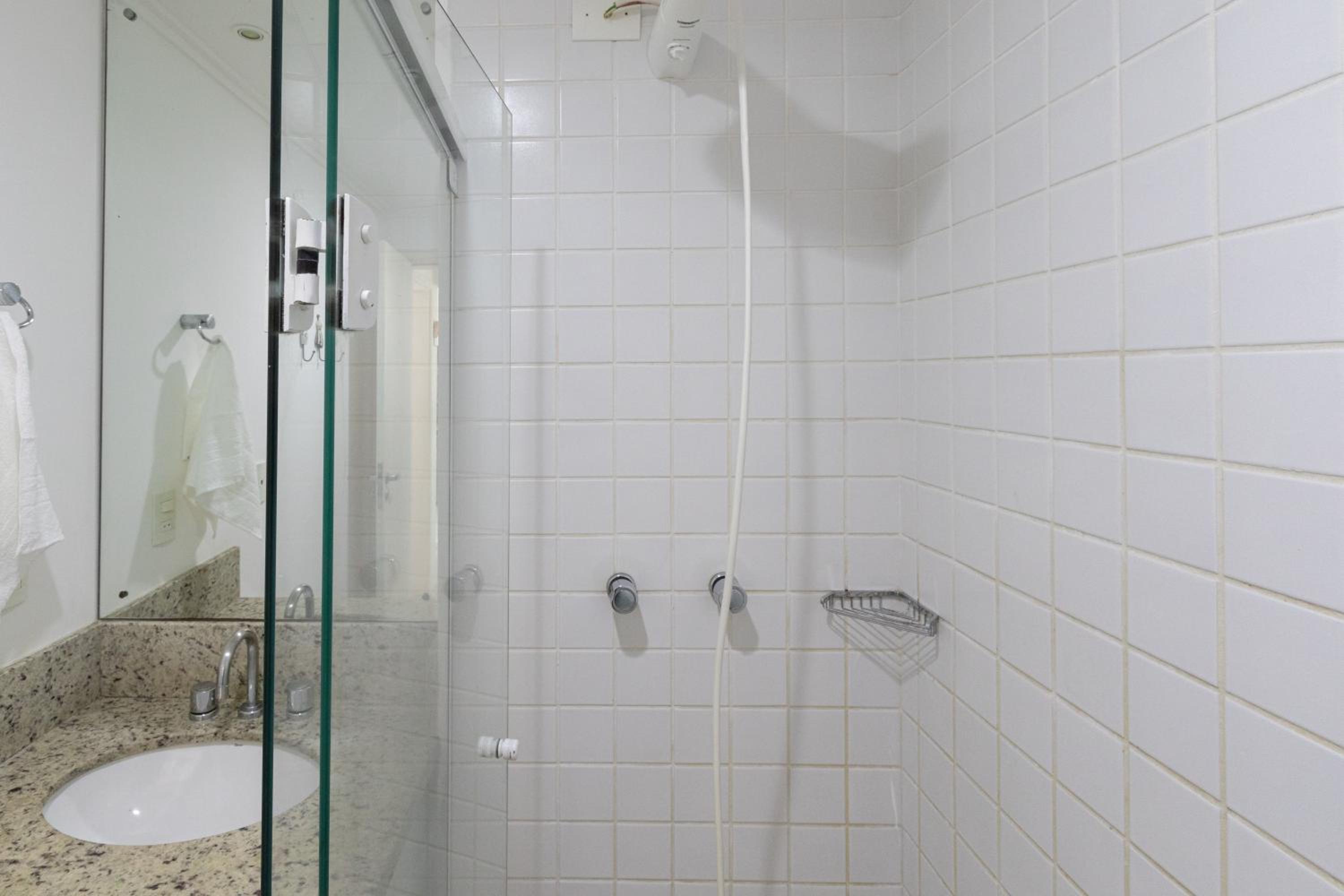 Apartamento com Vista Mar e Acesso a Praia YY4578