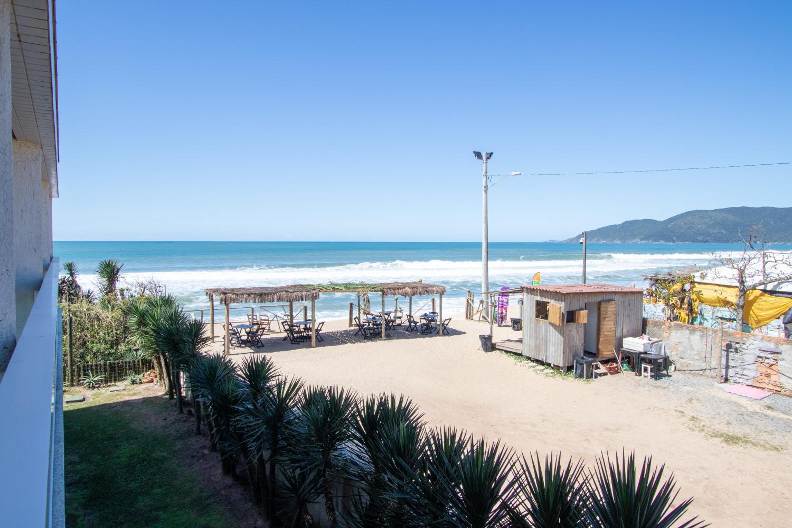 Apartamento com Vista Mar e Acesso a Praia YY4578