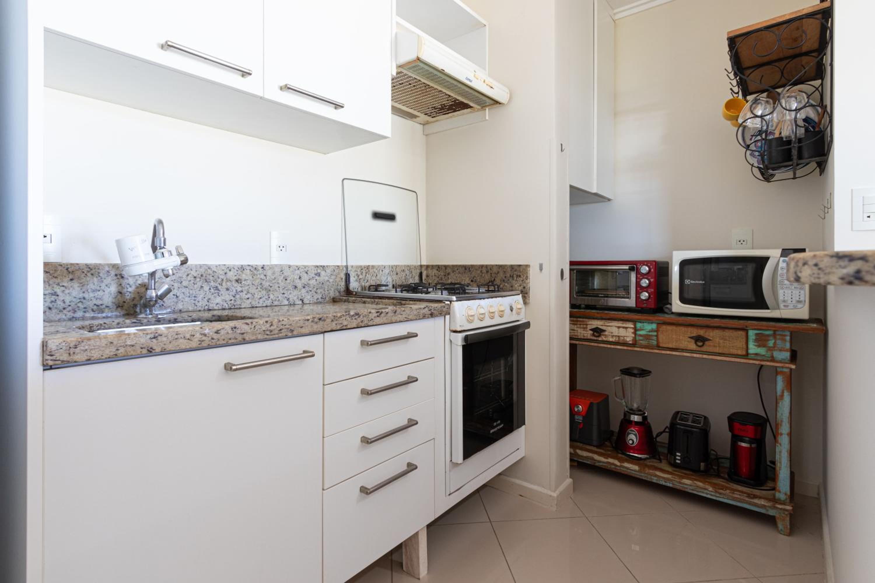 Apartamento com Vista Mar e Acesso a Praia YY4578
