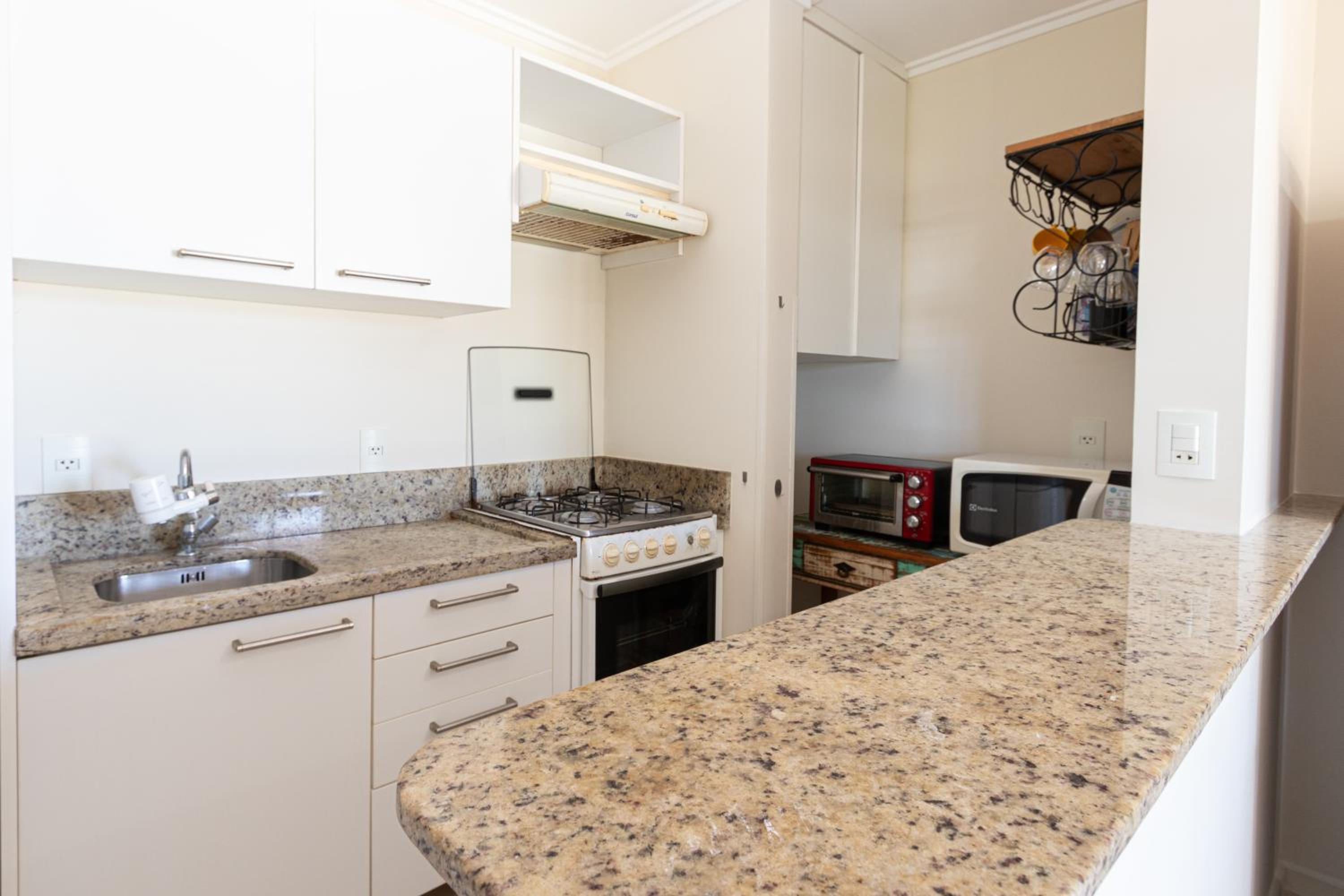 Apartamento com Vista Mar e Acesso a Praia YY4578