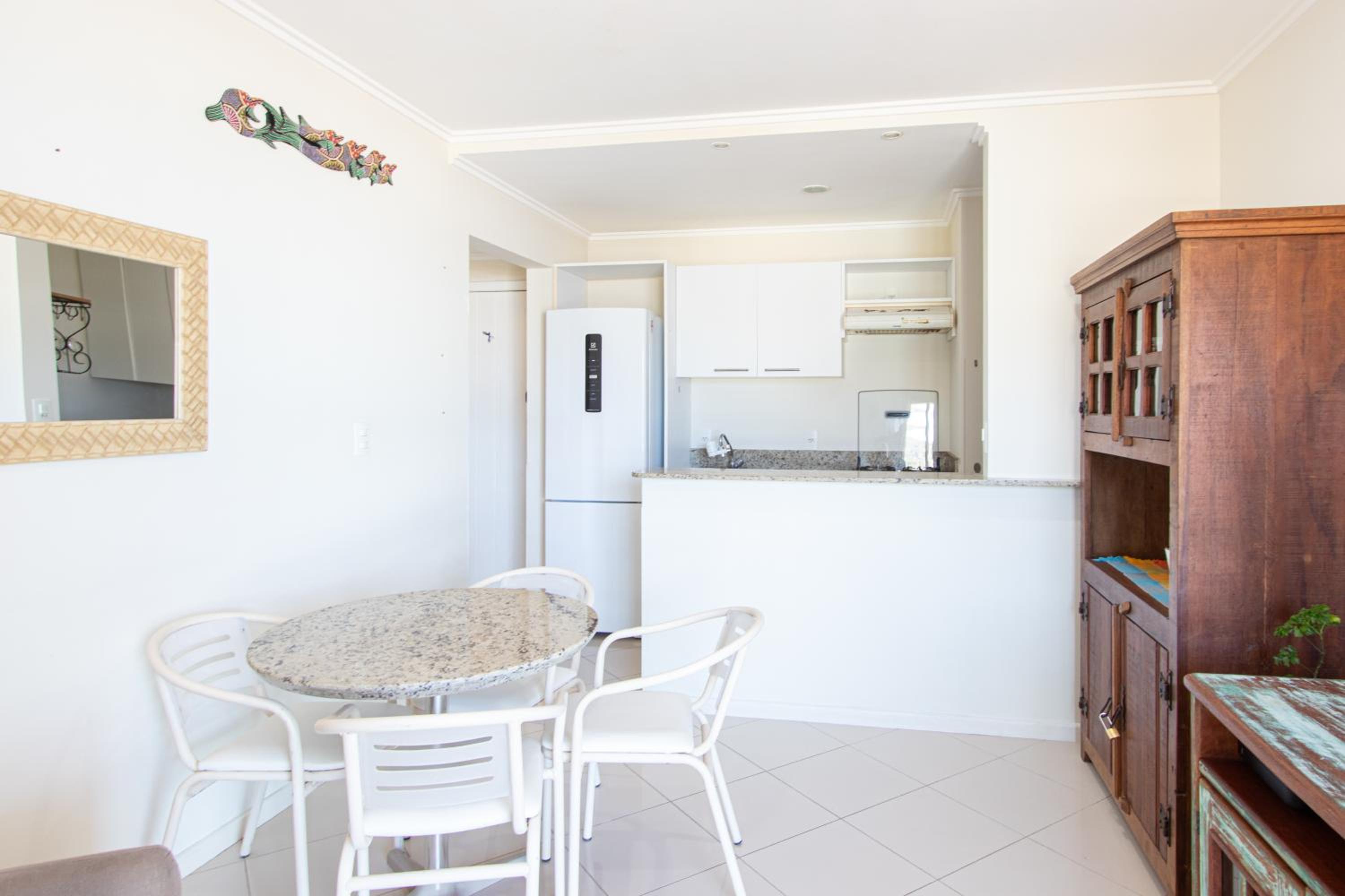 Apartamento com Vista Mar e Acesso a Praia YY4578