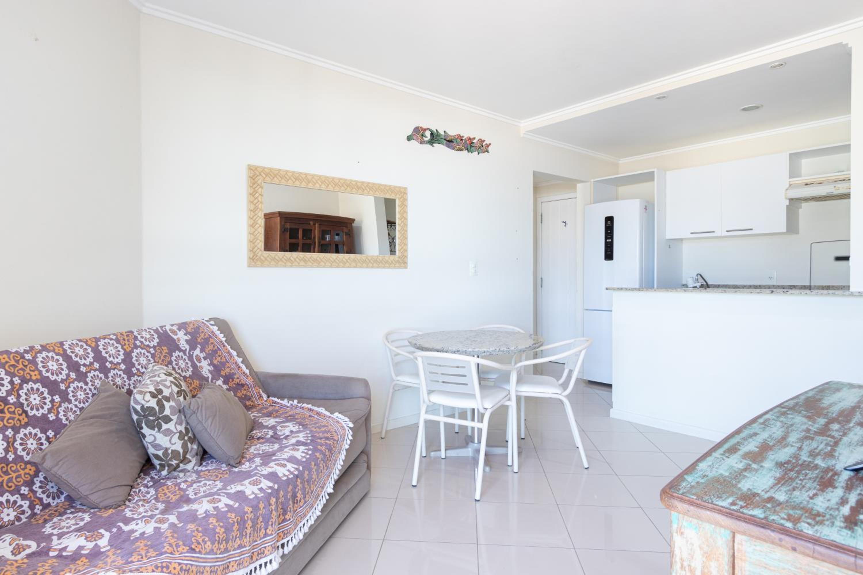 Apartamento com Vista Mar e Acesso a Praia YY4578