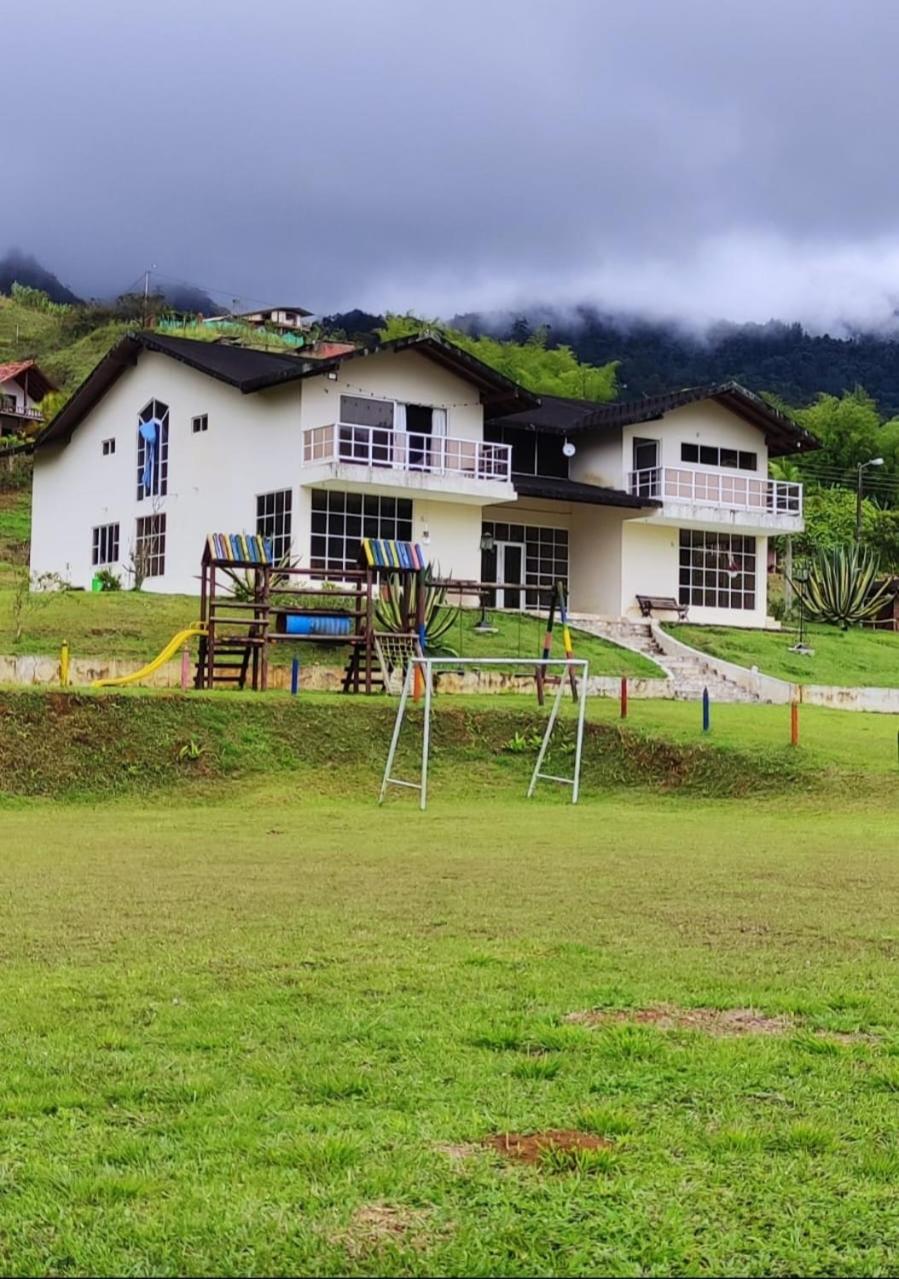 Casa Campestre Cuatro Amores