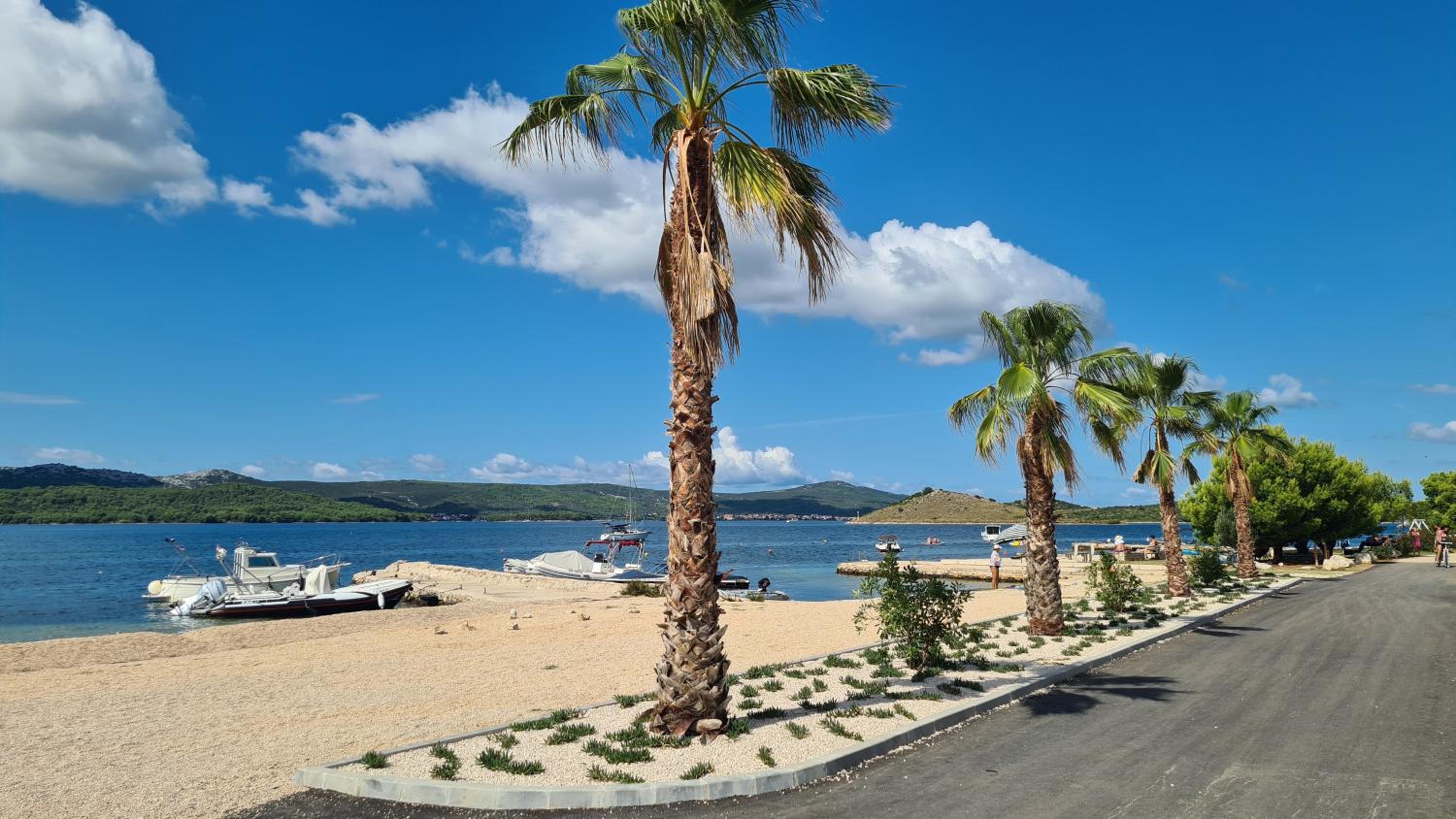 Two bedroom apartment with a sea view in a quiet area view 4