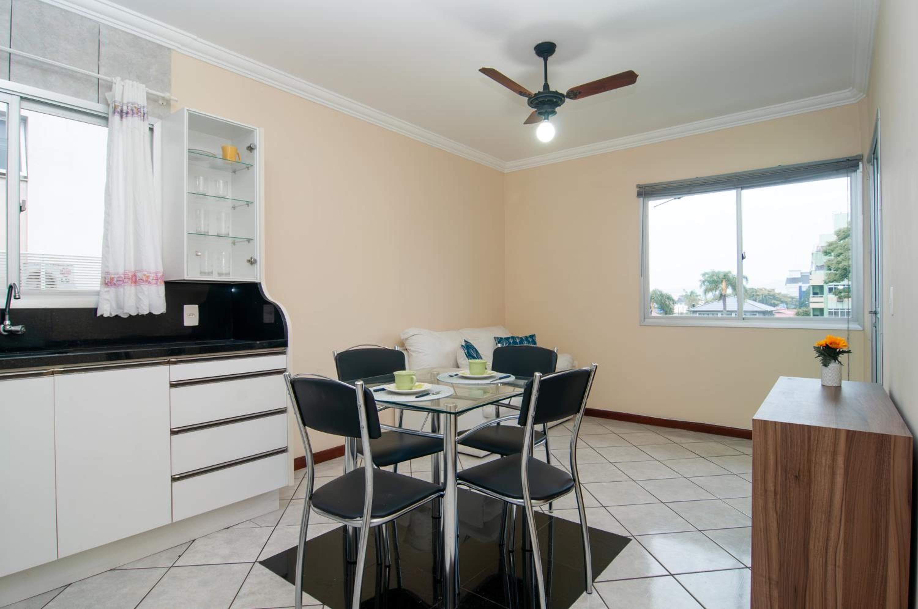 2 quadras da Praia em Jurerê, perto de tudo ZB5367
