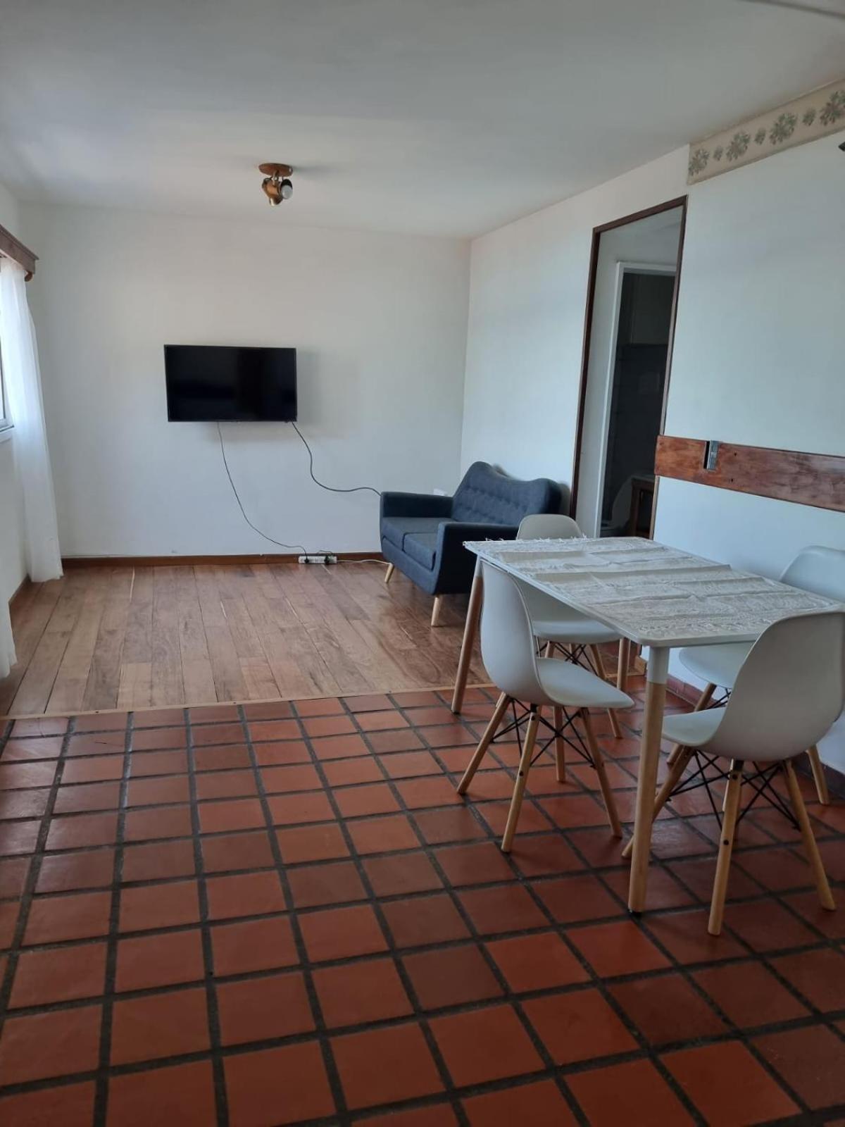 Departamento céntrico con vista al lago