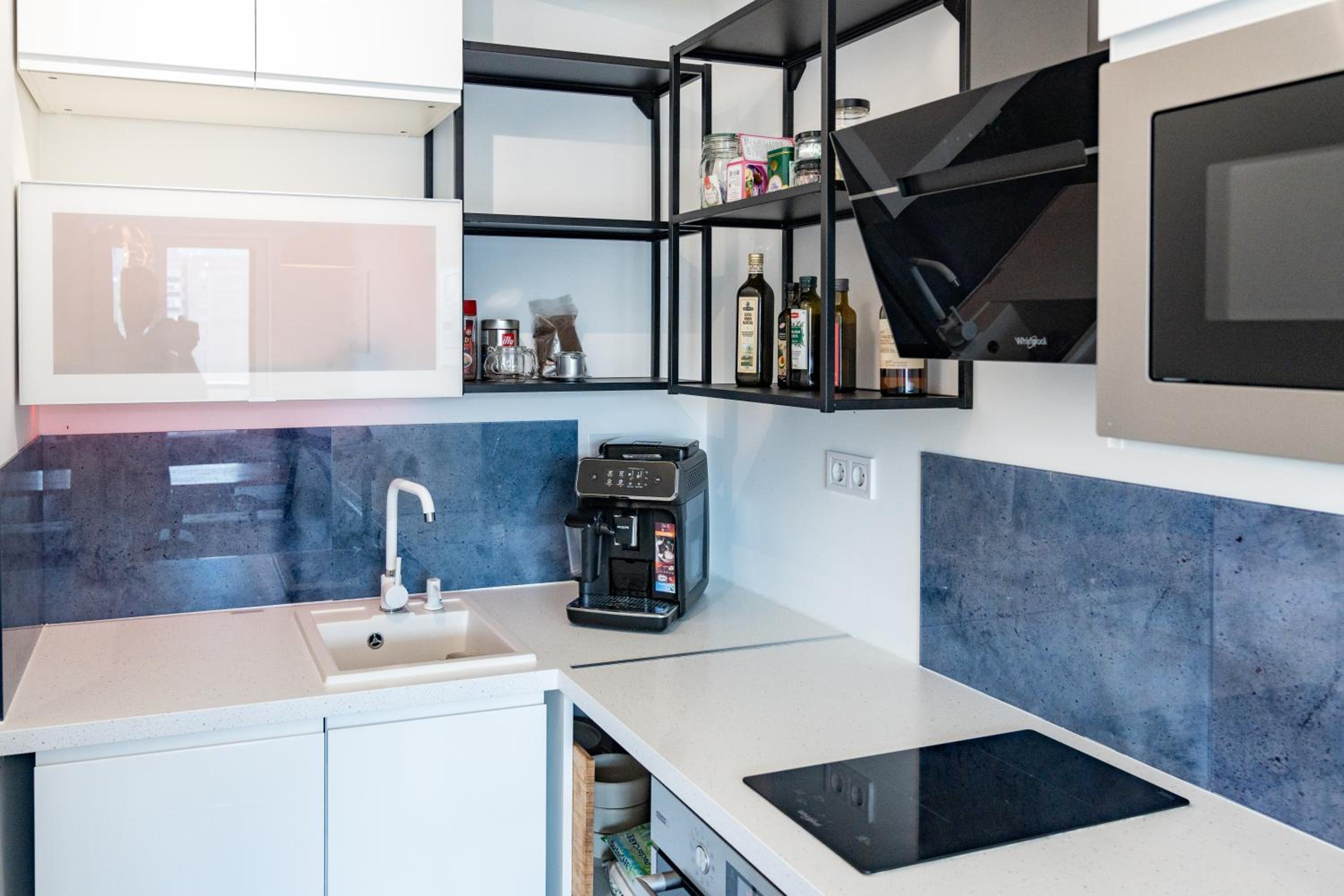Waterfront City apt Buda Hills Views&Free parking