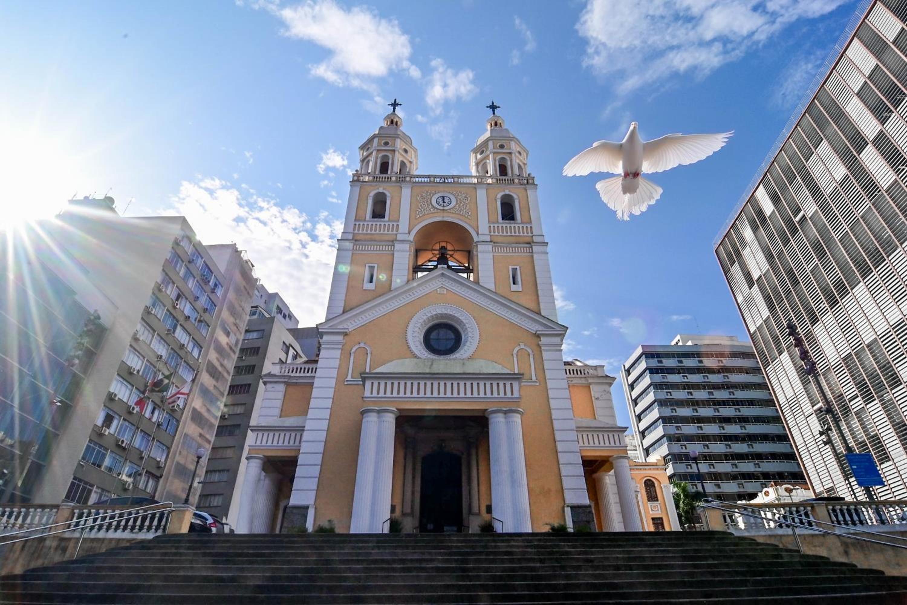 Studio em frente à Catedral no centro KH1930