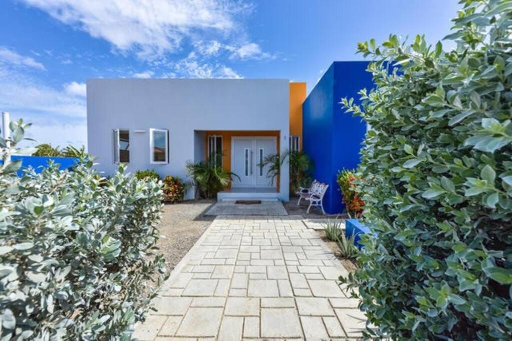 Modern Relaxing Vacation Villa
