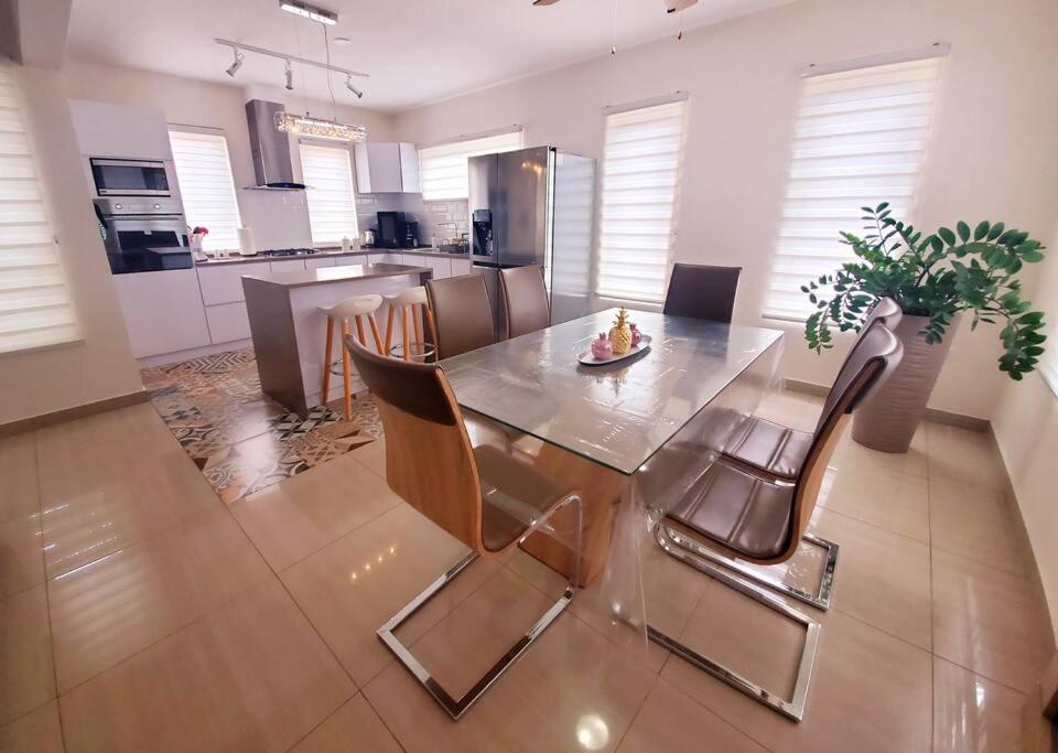 Modern Relaxing Vacation Villa