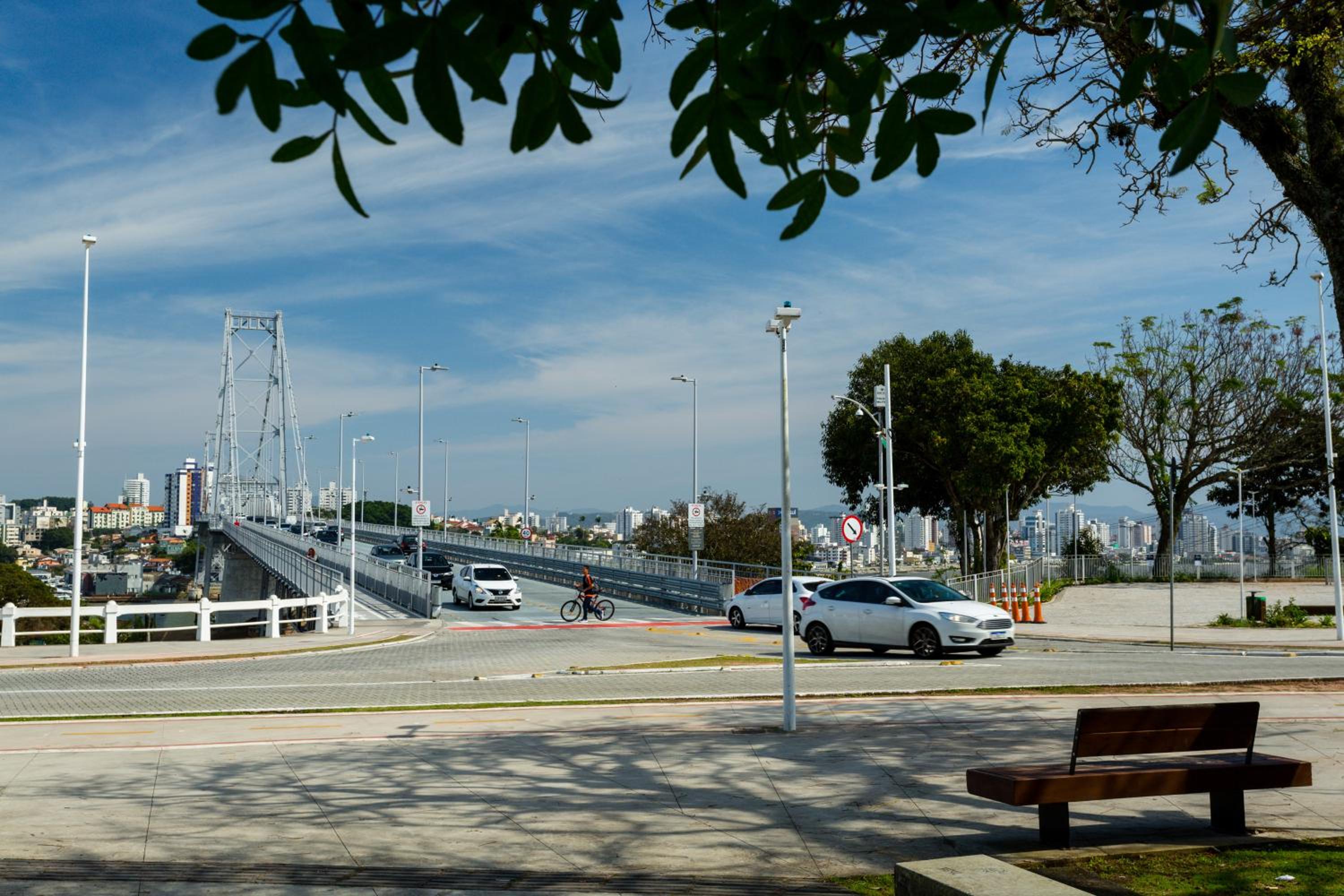 Área Nobre com Vista para Baía e Pontes SA2351