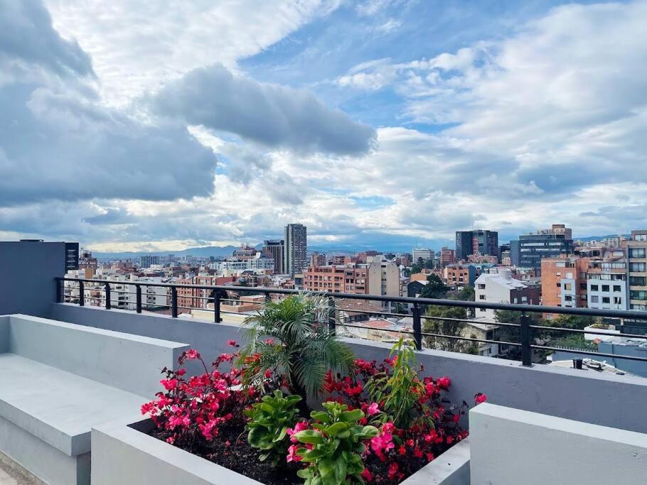 Moderno estudio con gimnasio, terraza y coworking en Bogotá