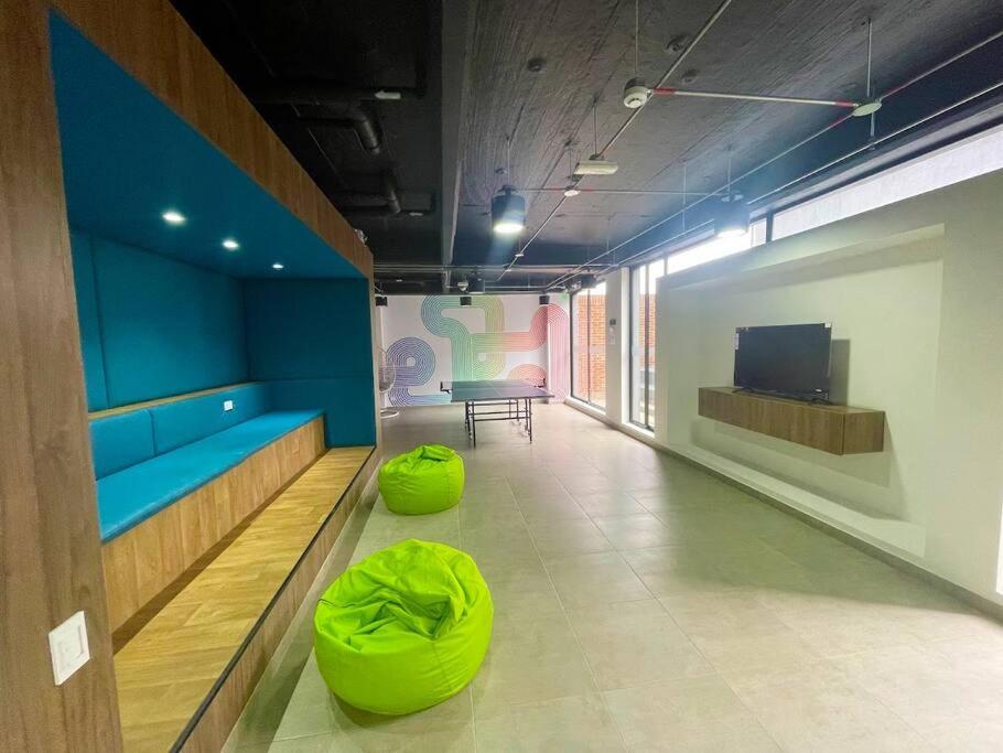 Moderno estudio con gimnasio, terraza y coworking en Bogotá