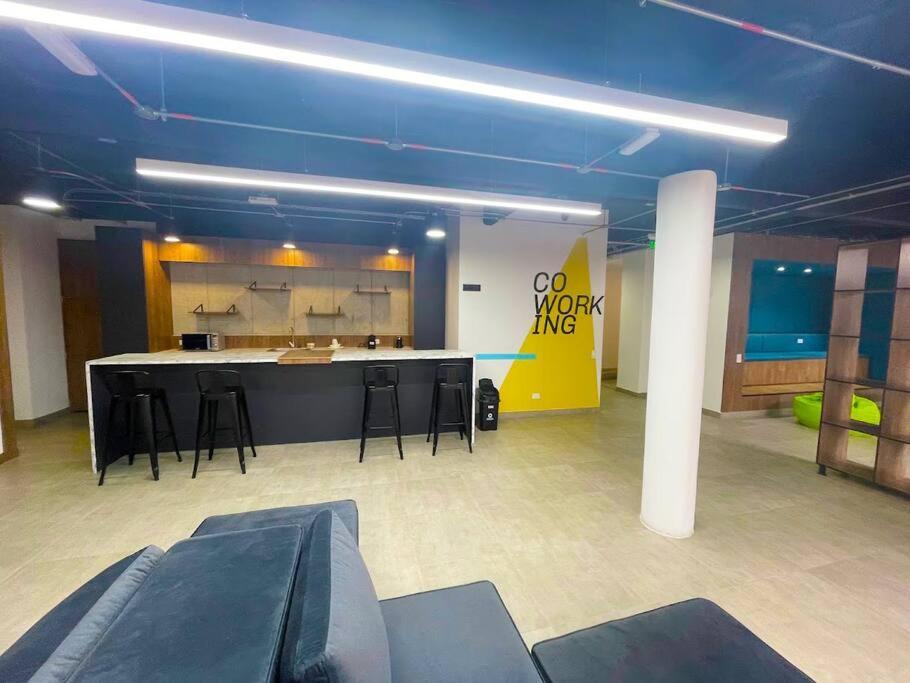 Moderno estudio con gimnasio, terraza y coworking en Bogotá