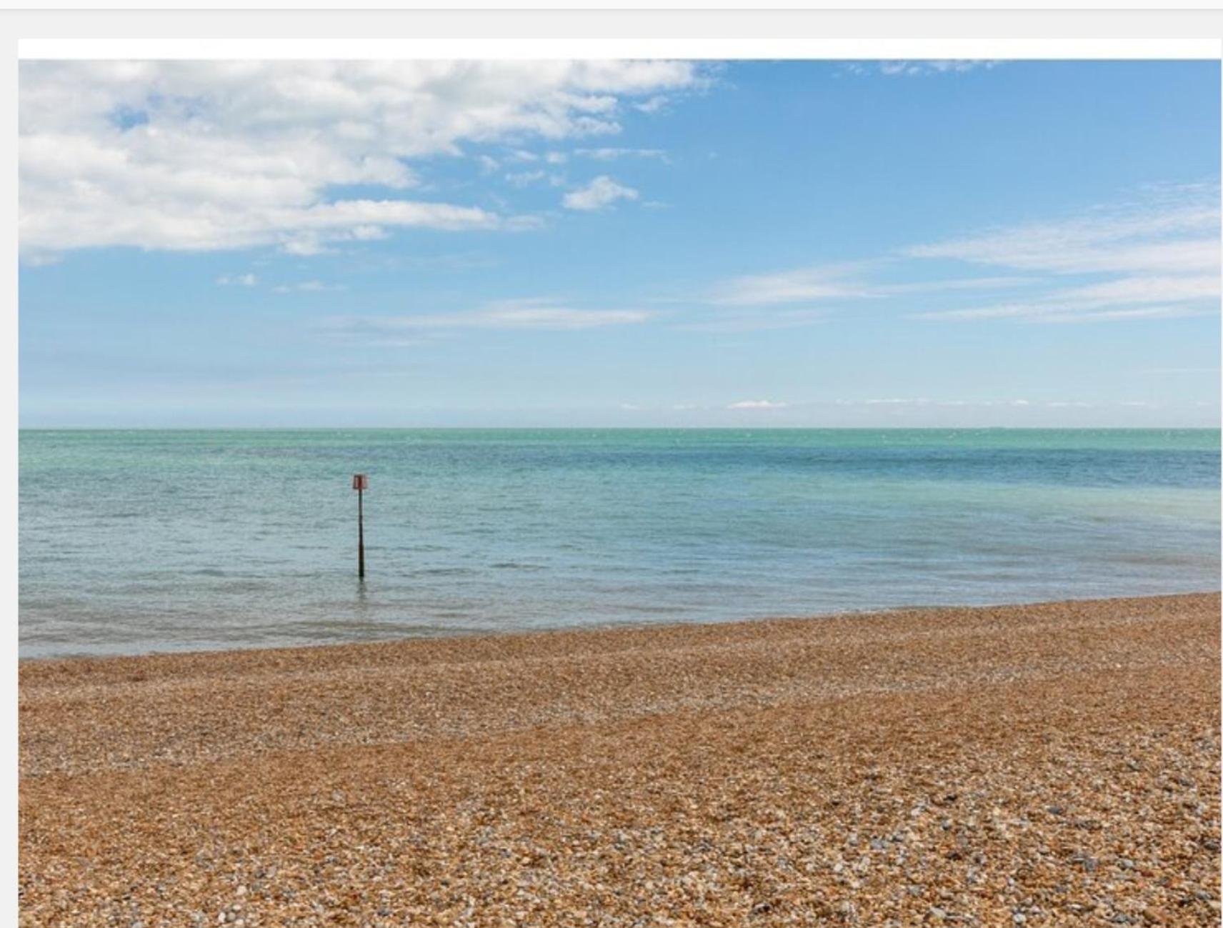 3 bed rooms 2 en-suite - spacious with 90sqm garden - self check in - pet friendly - Central, near beach
