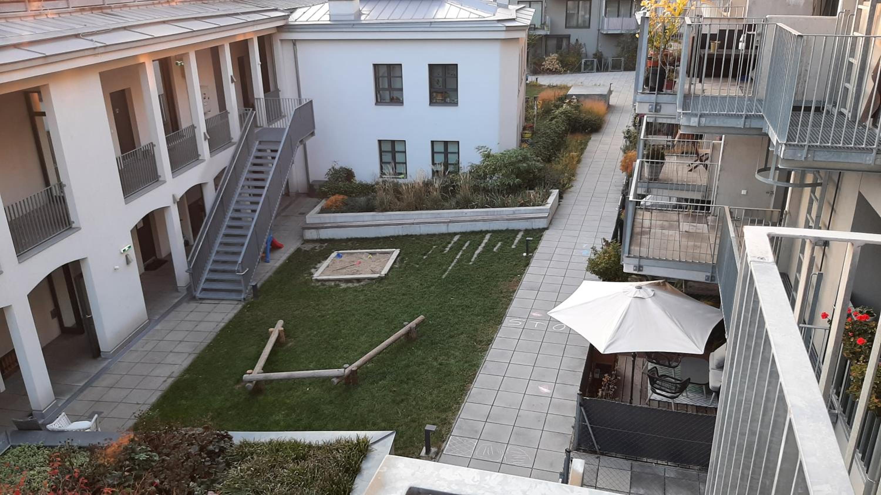 Modern yet cozy apartment with all amenities and quiet south-balcony