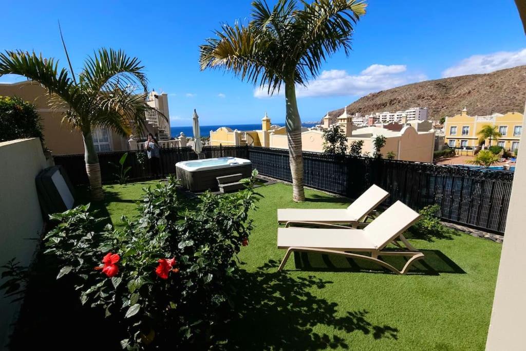 Sea view duplex private jacuzzi, garden, terras and shared pool view 2