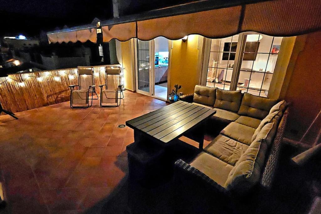 Sea view duplex private jacuzzi, garden, terras and shared pool view 5