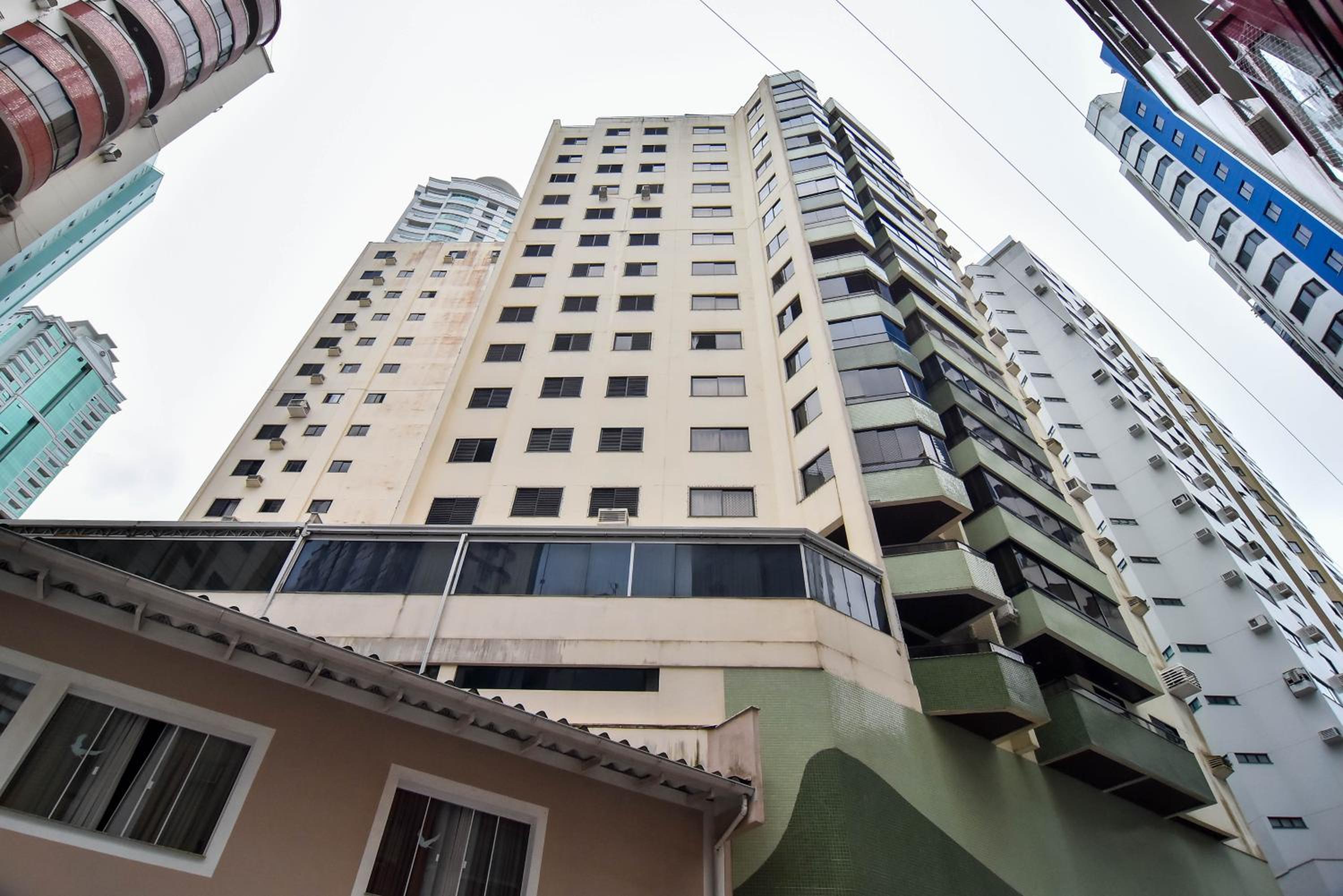 50 mts da Praia na Rua 3500, Garagem e Wi-fi P2101