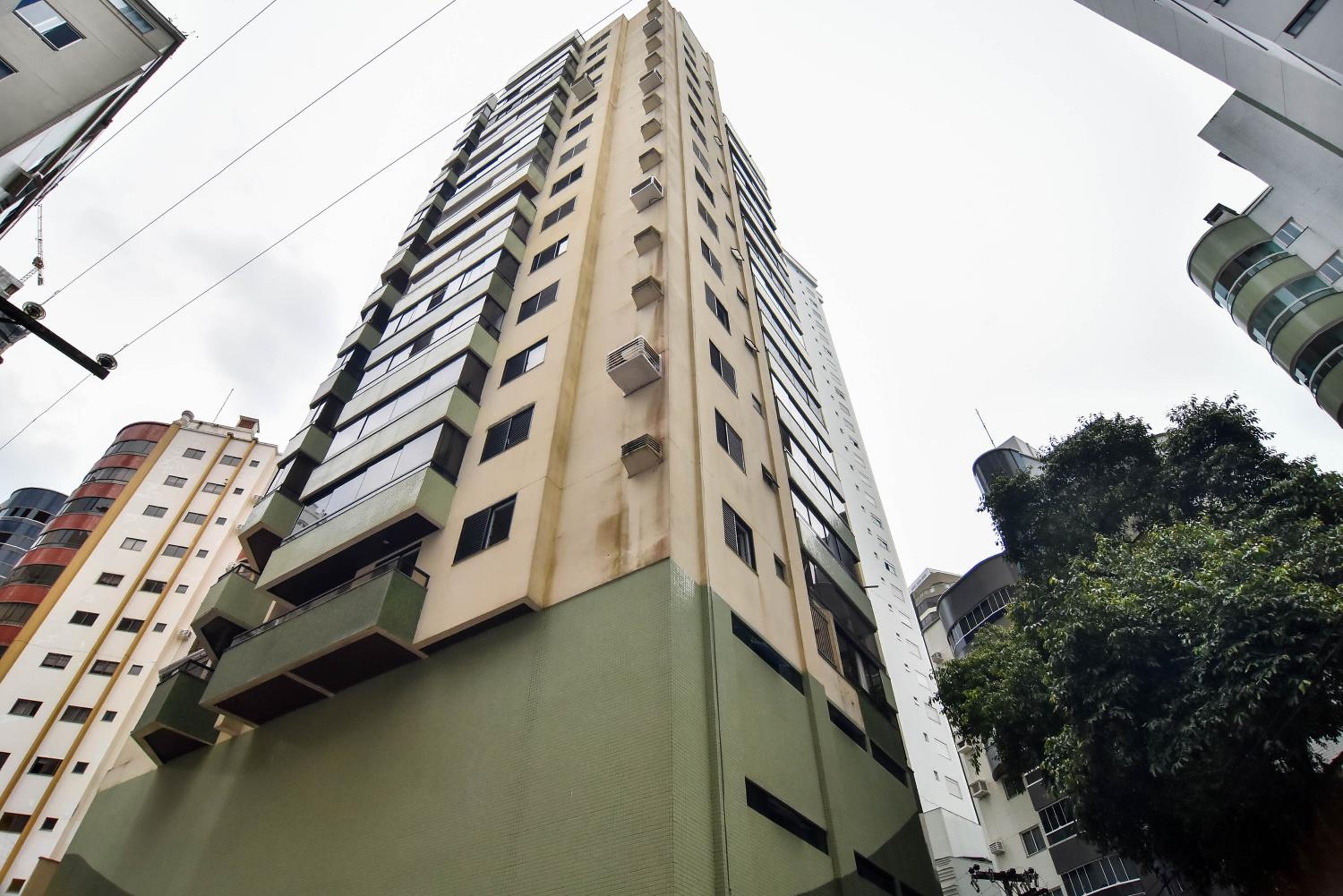 50 mts da Praia na Rua 3500, Garagem e Wi-fi P2101