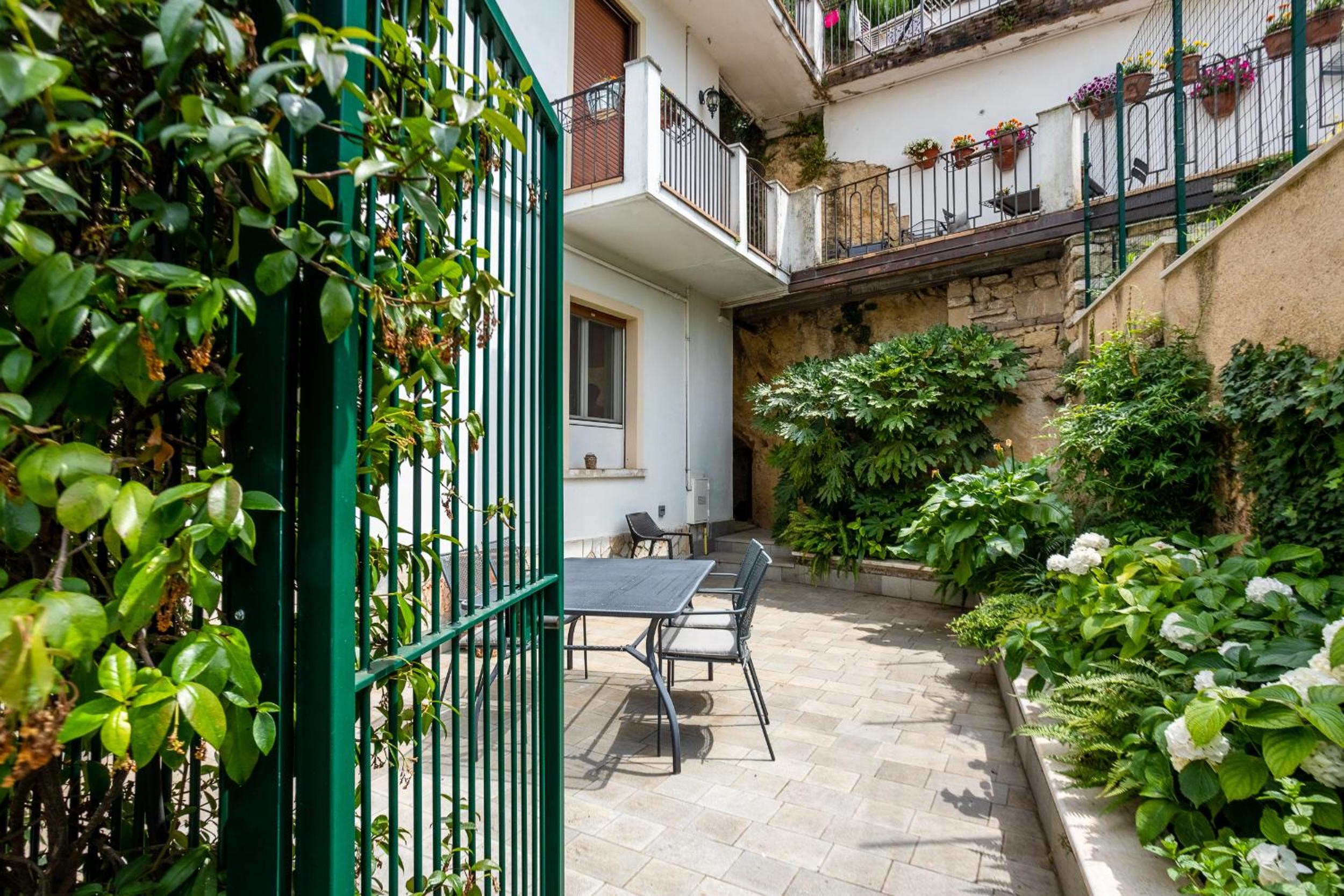 Teatro Romano Garden Apartment