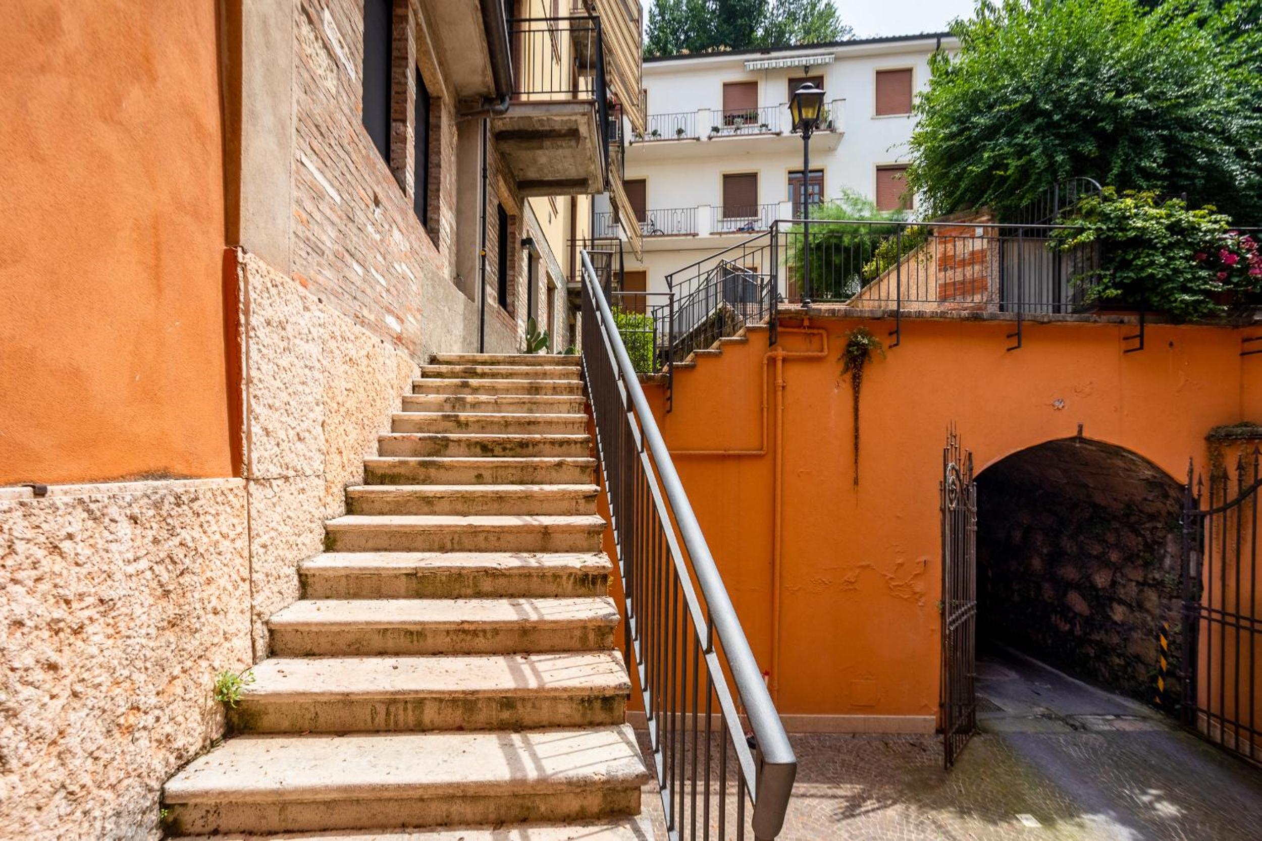 Teatro Romano Garden Apartment